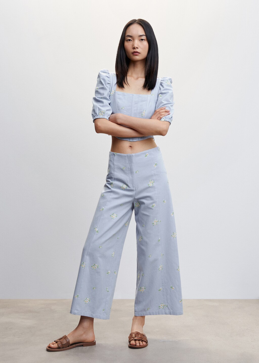 Pantalon style jupe culotte fleurs brodees Femme MANGO France La Reunion