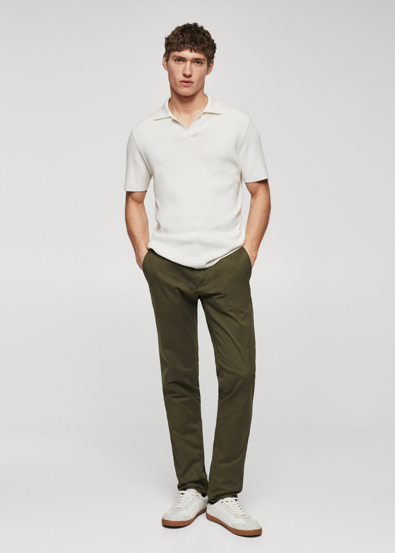 Slim Fit Twill-Chinohose - Allgemeine Ansicht
