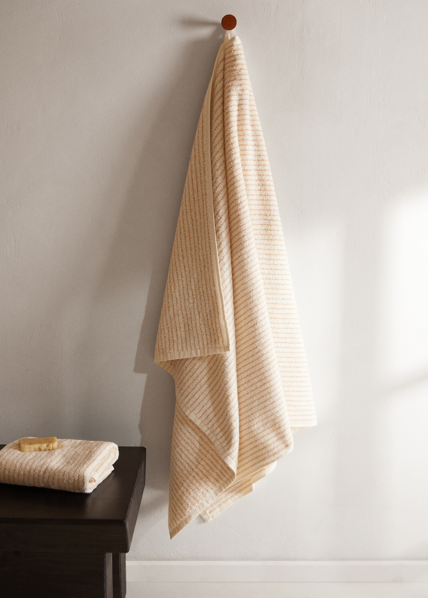 Ręcznik kąpielowy z 100% bawełny w paski 90 x 150 cm - Plan ogólny