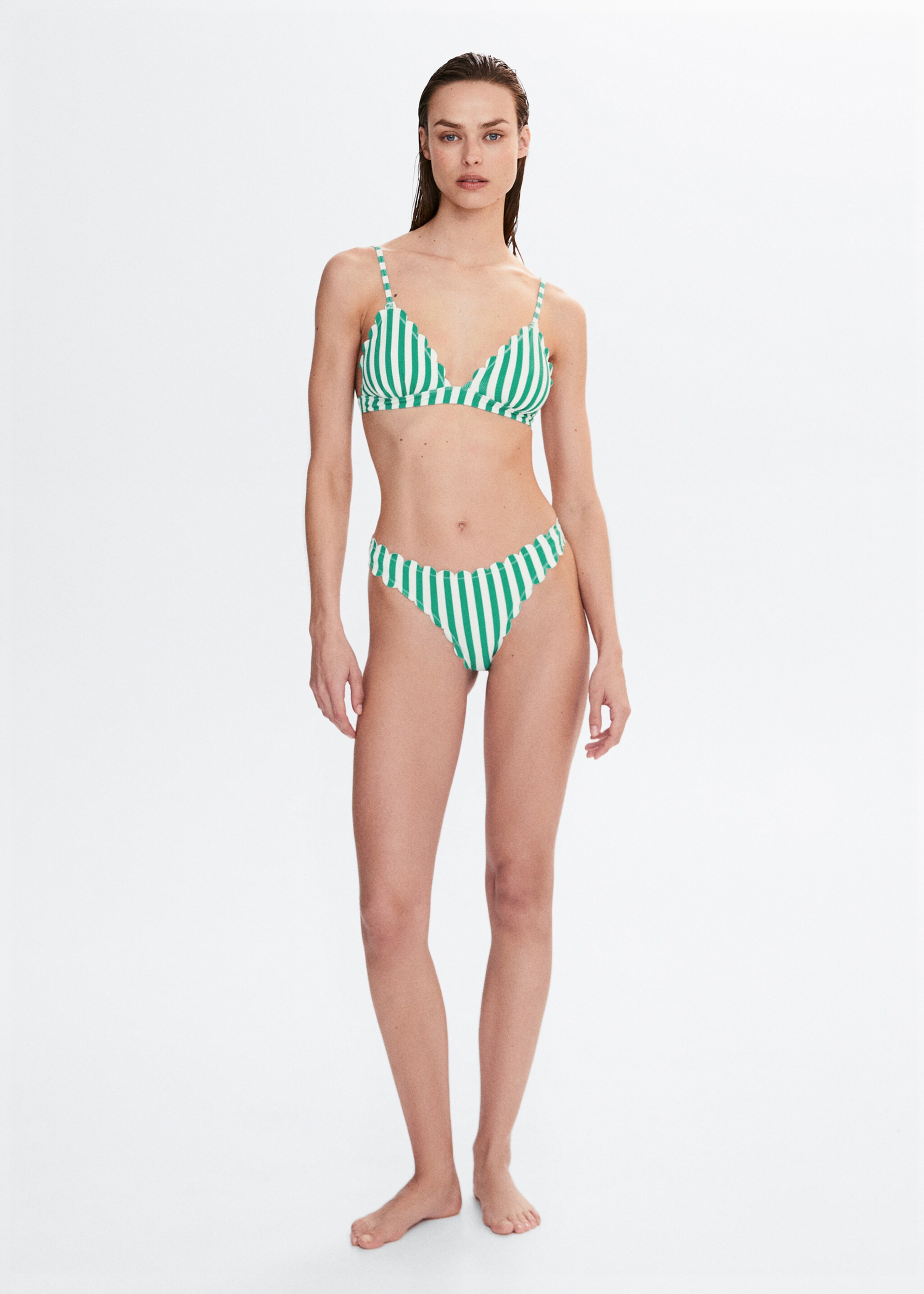Brazilian bikini bottom with scallops - General plane, Pastel Green. Ref: 47014007-00.