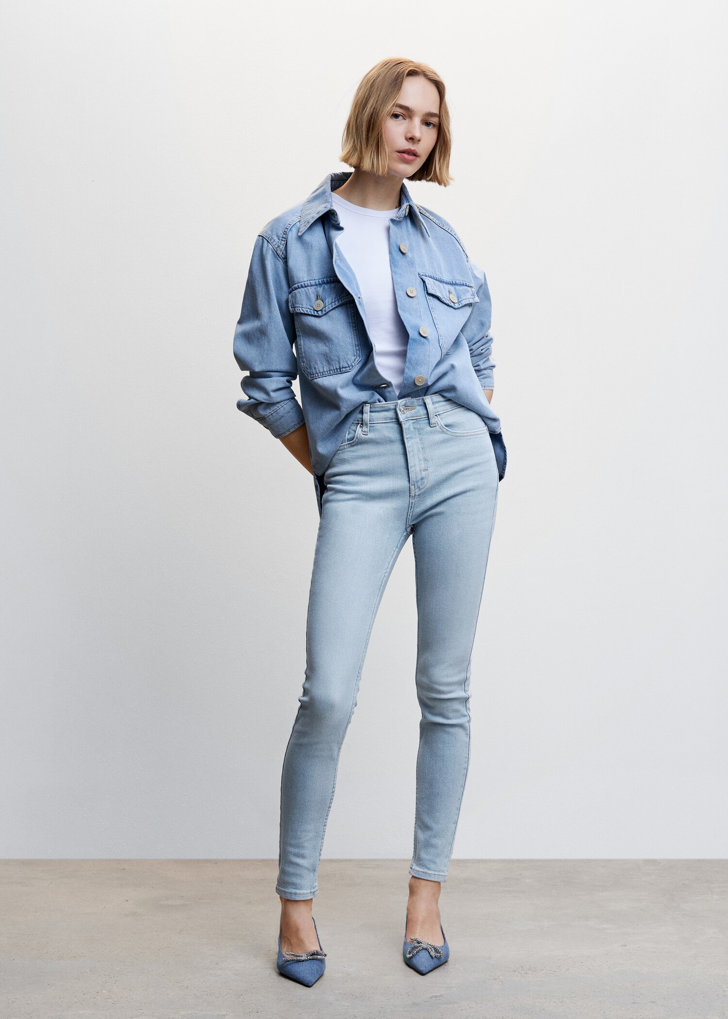 Jeans skinny tiro alto  - Plano general