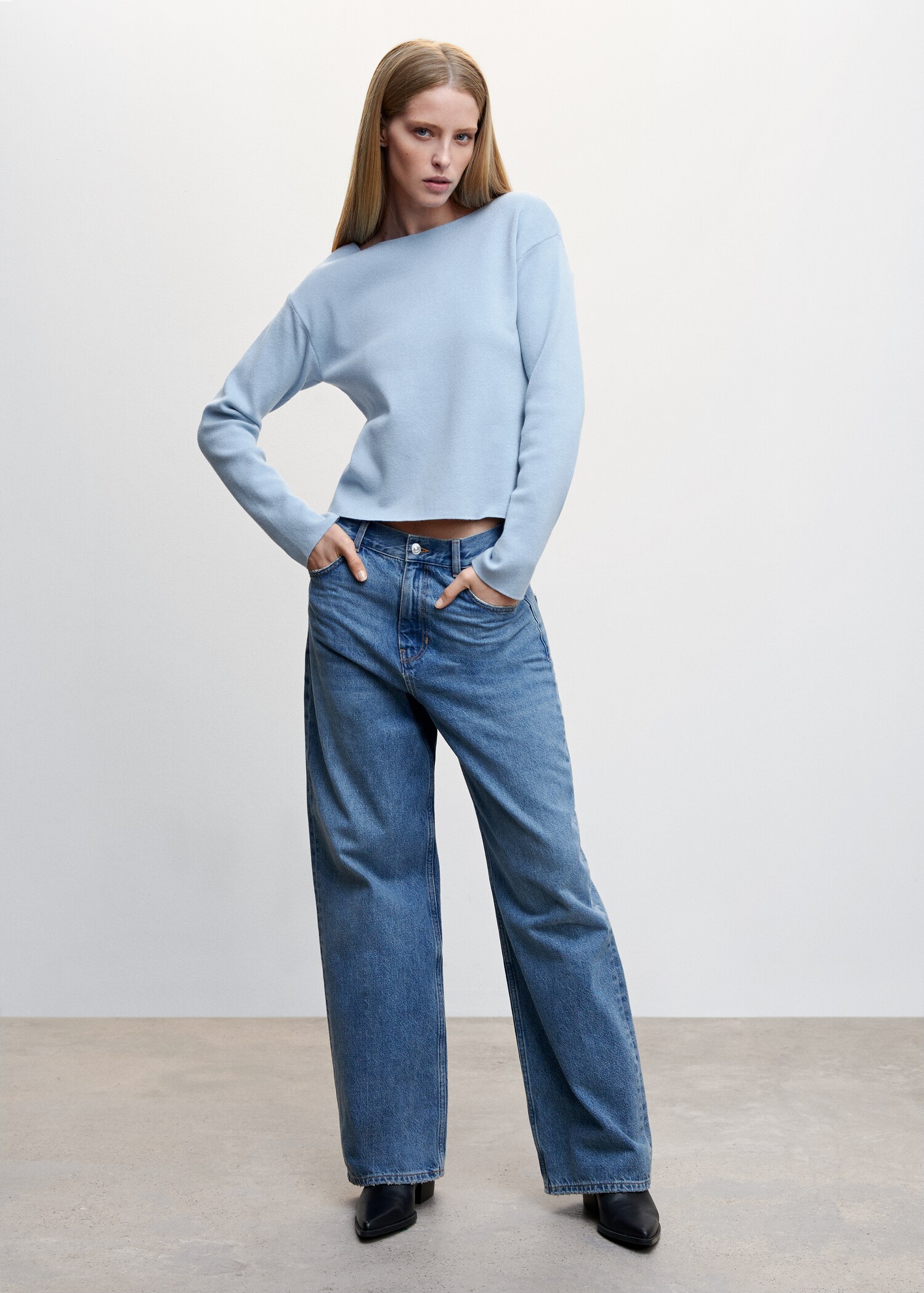 Fine-knit boat-neck sweater - General plane