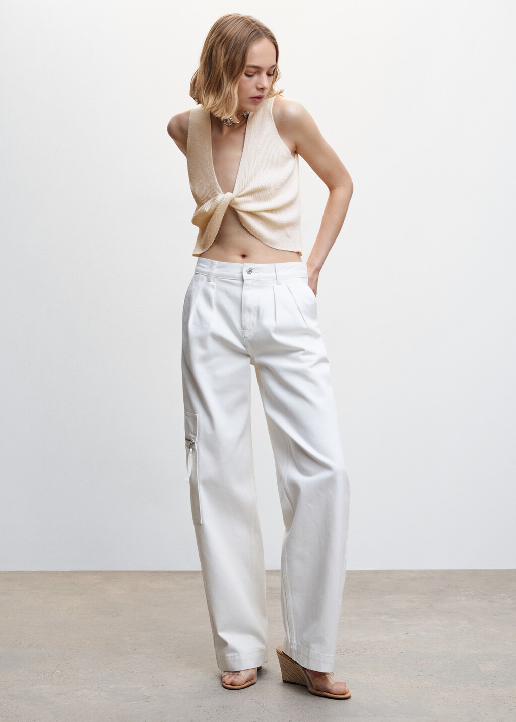 Knitted top with knot detail