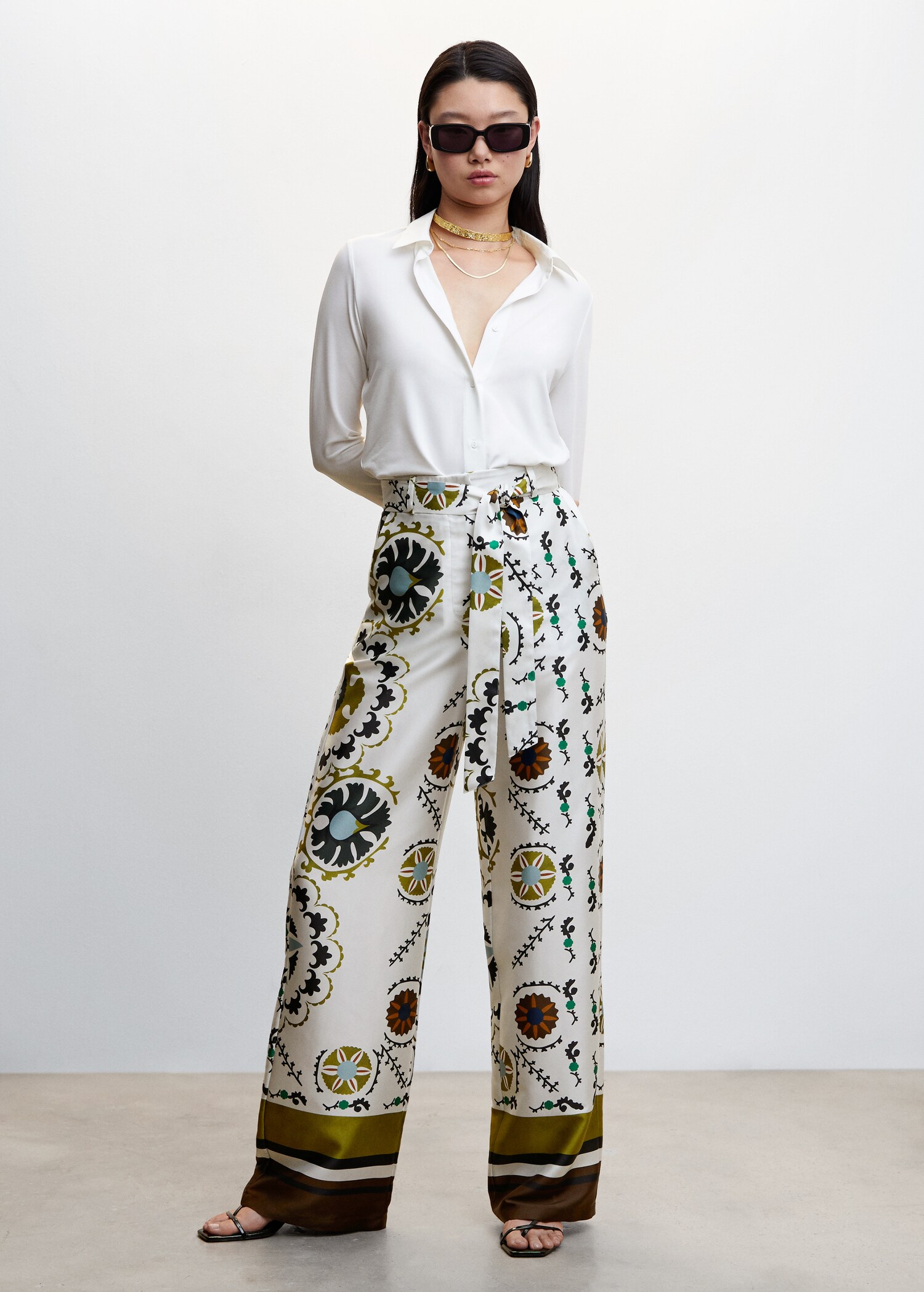 Pantalón satinado estampado - Plano general