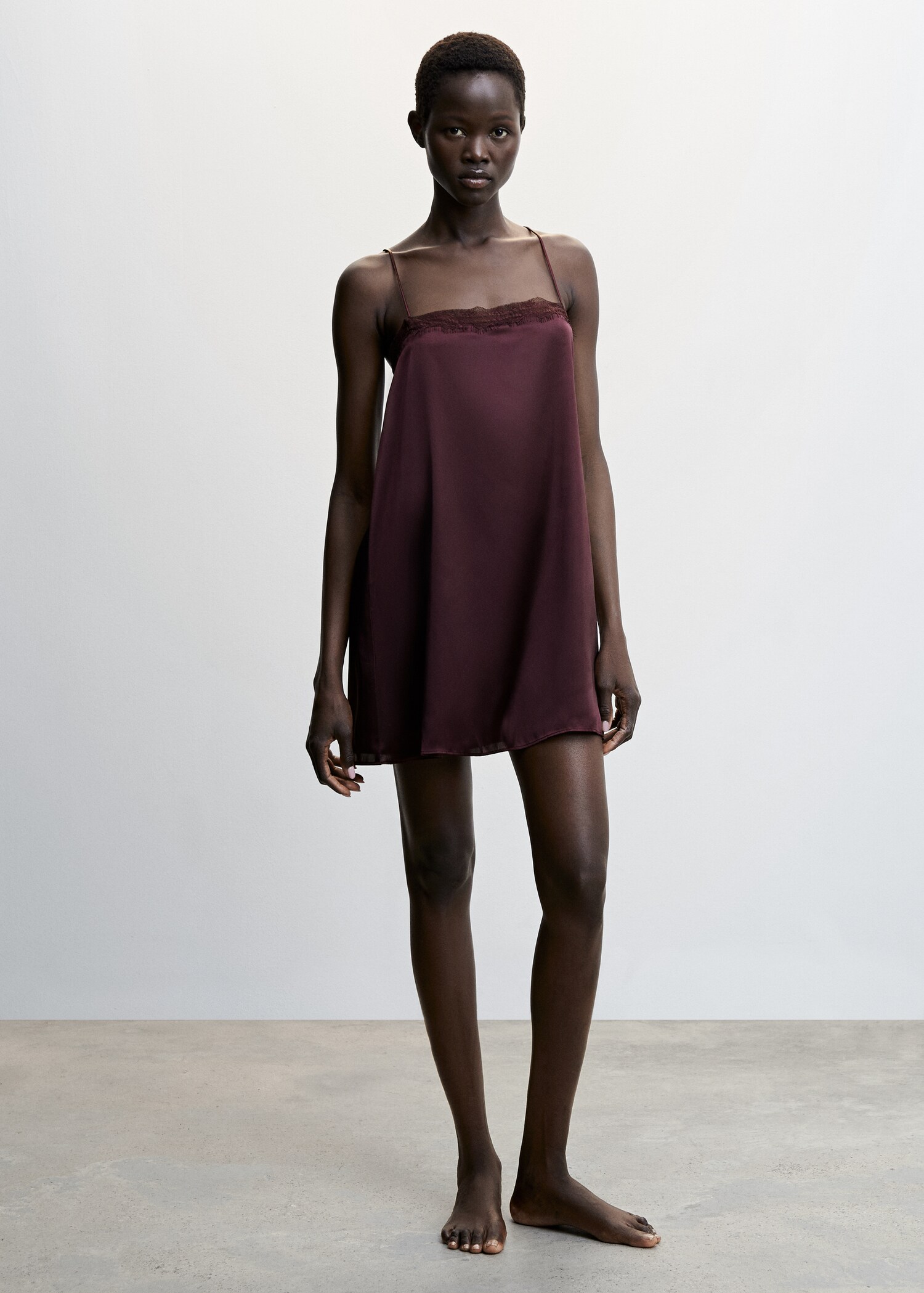 Satin lace nightgown - General plane