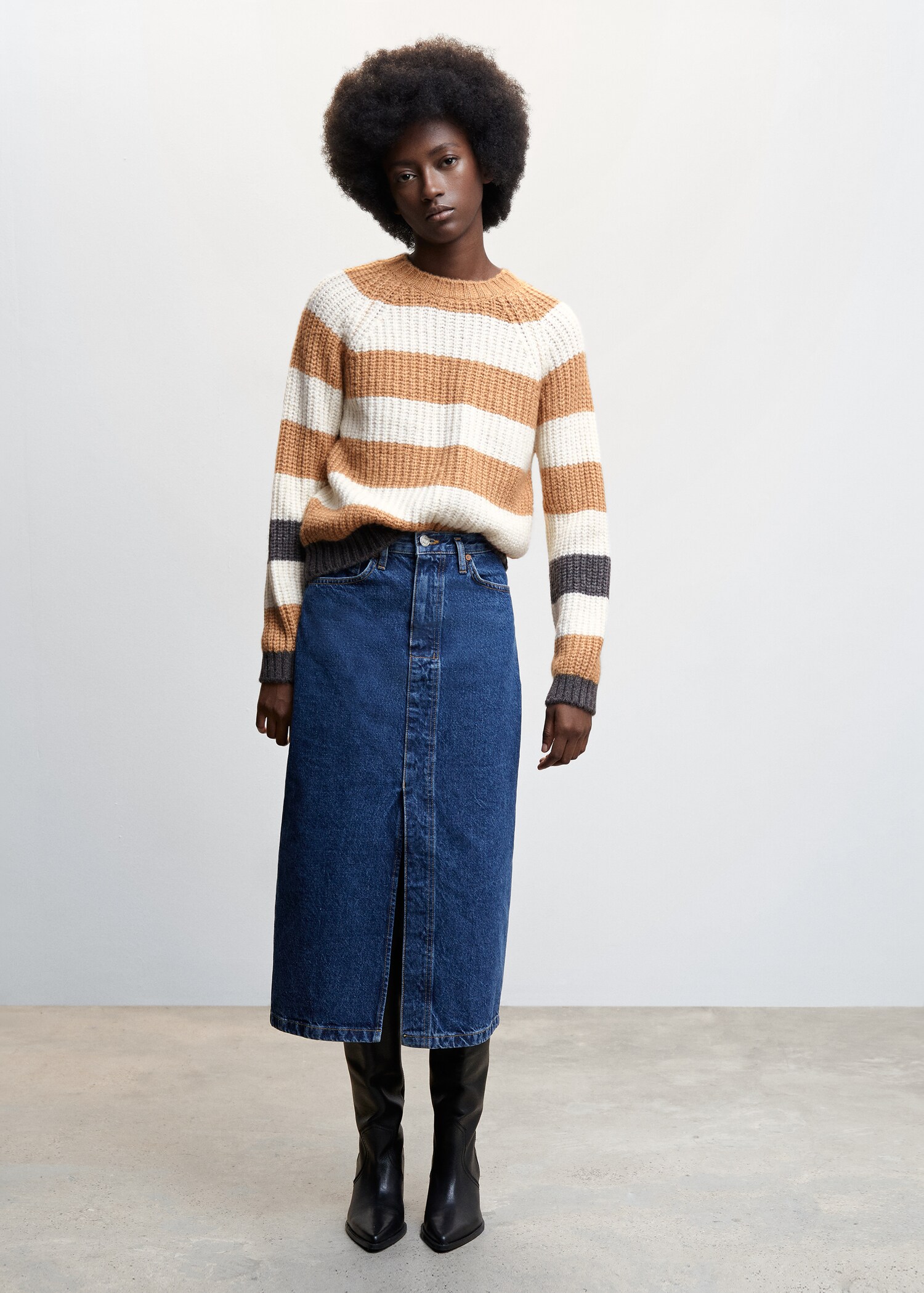 Round-neck striped sweater - General plane