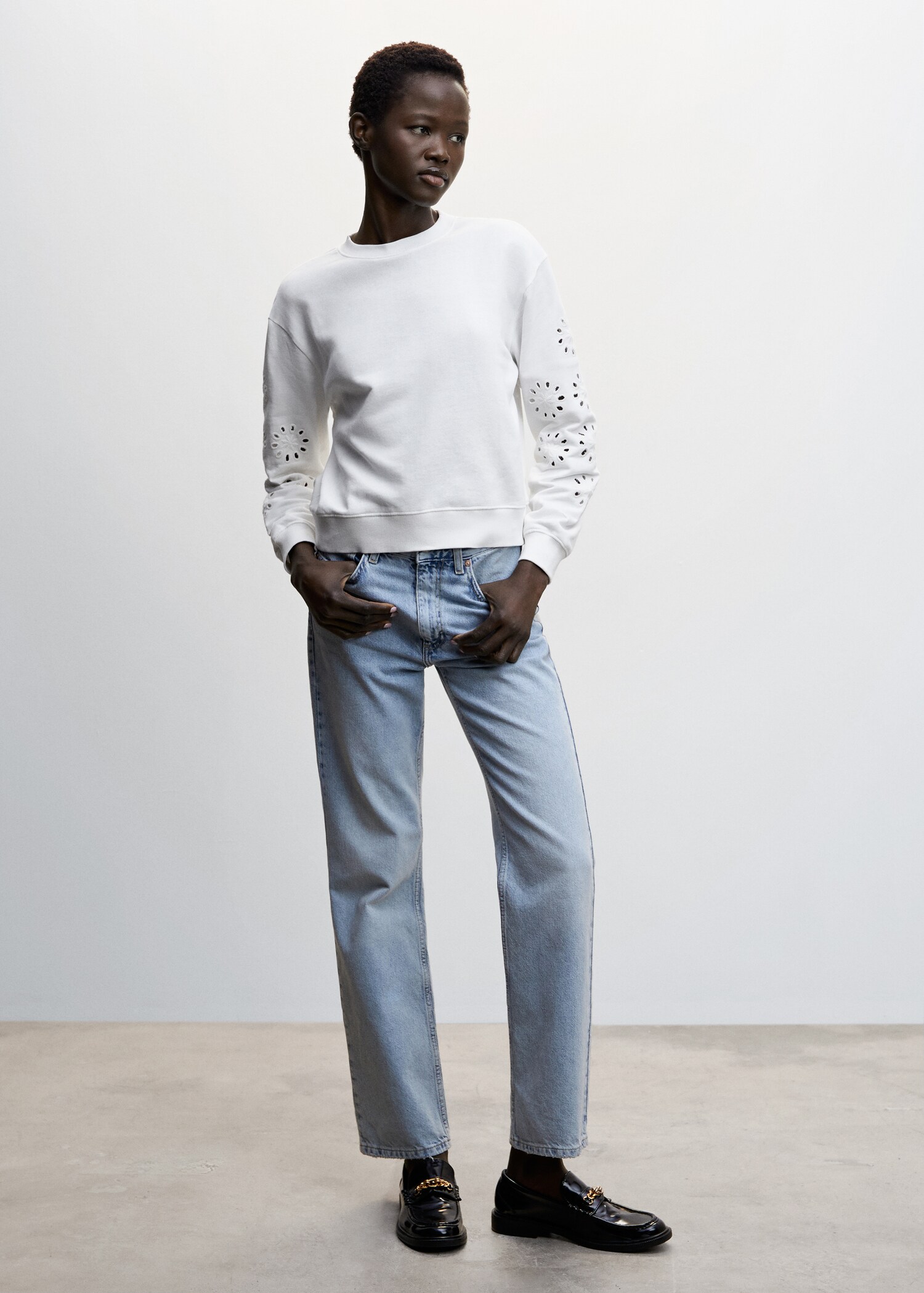 Sweatshirt with die-cut sleeves - General plane