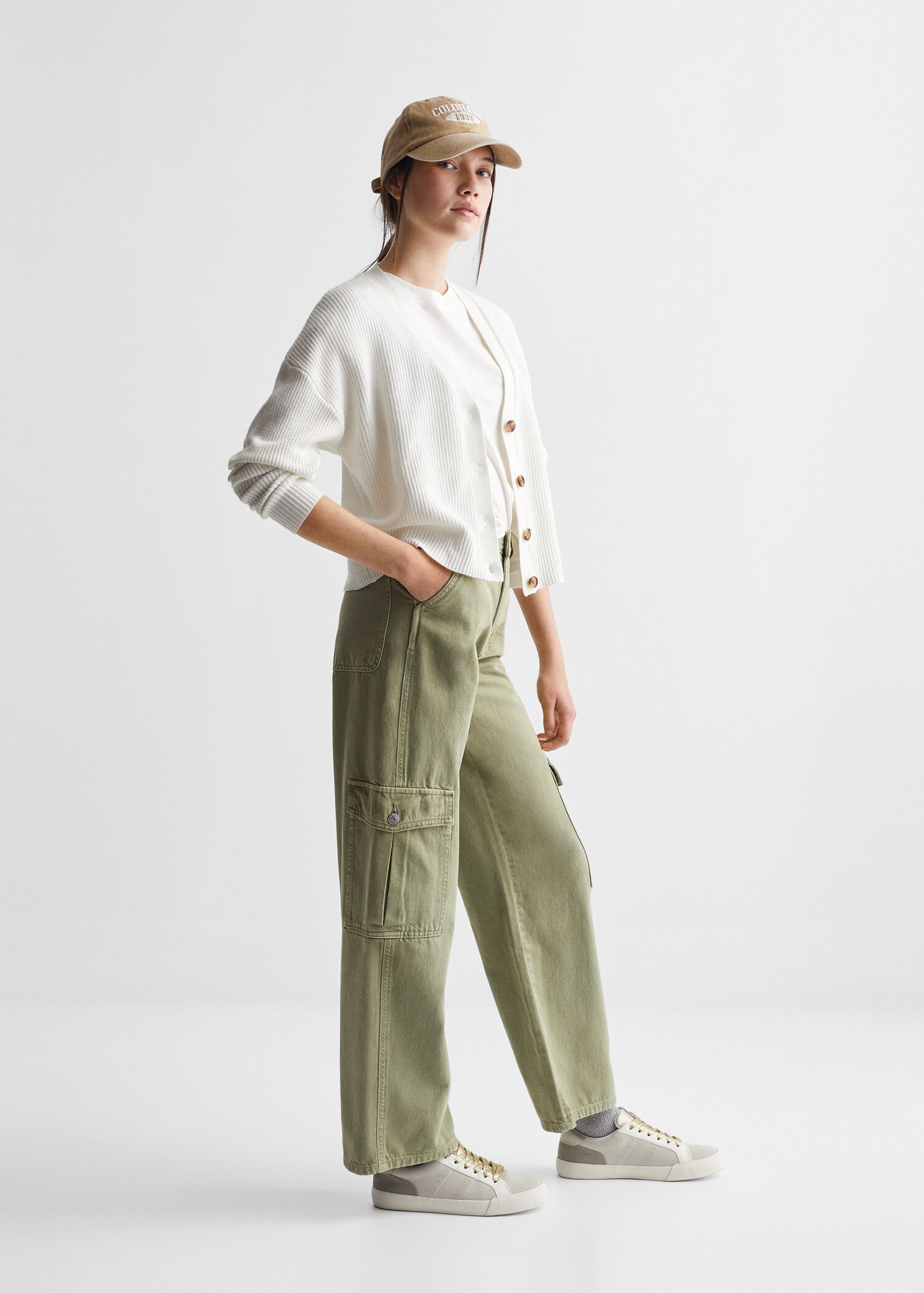 Cardigan reiat din tricot - Plan general