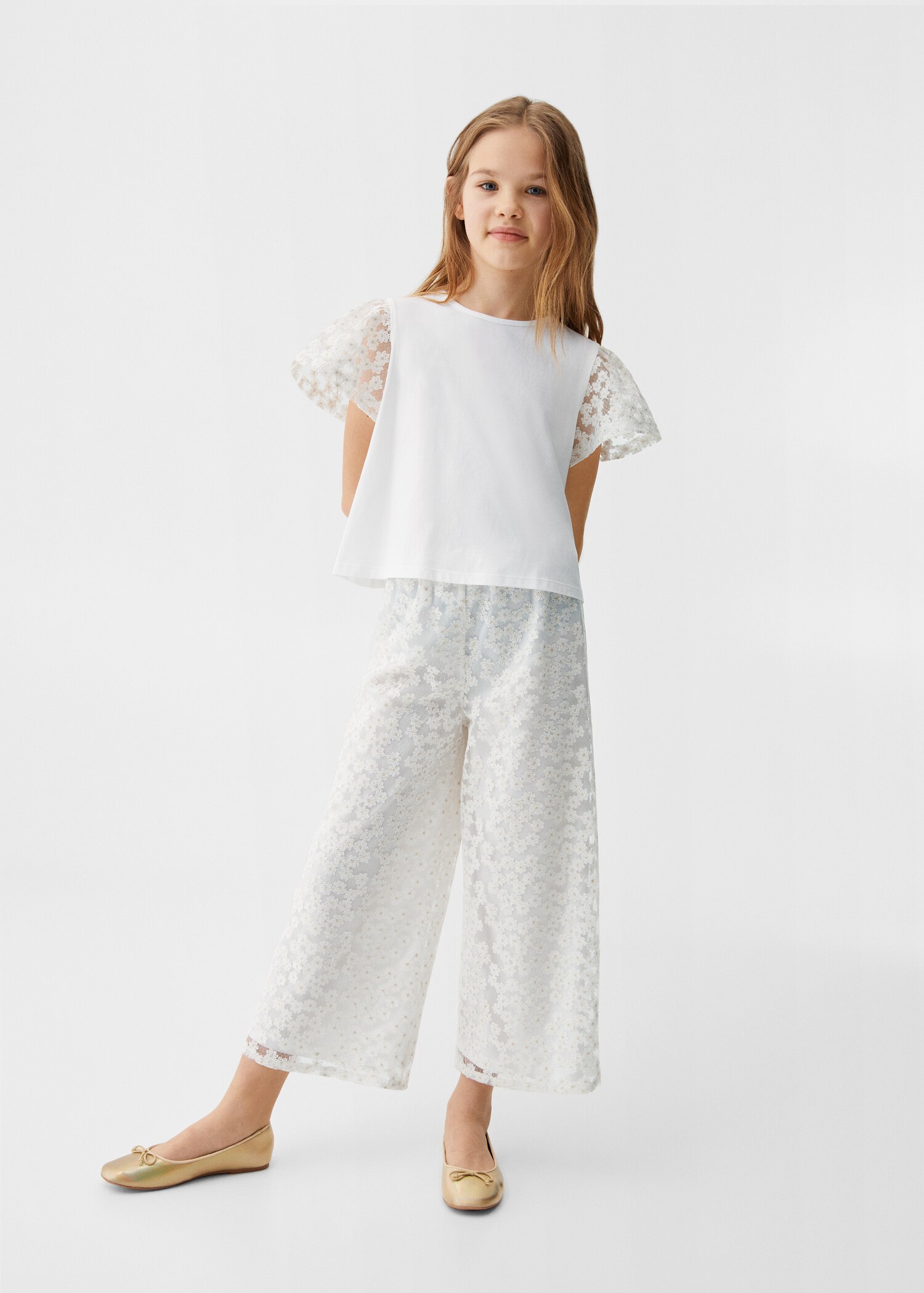 Tricou cu mâneci brodate - Plan general