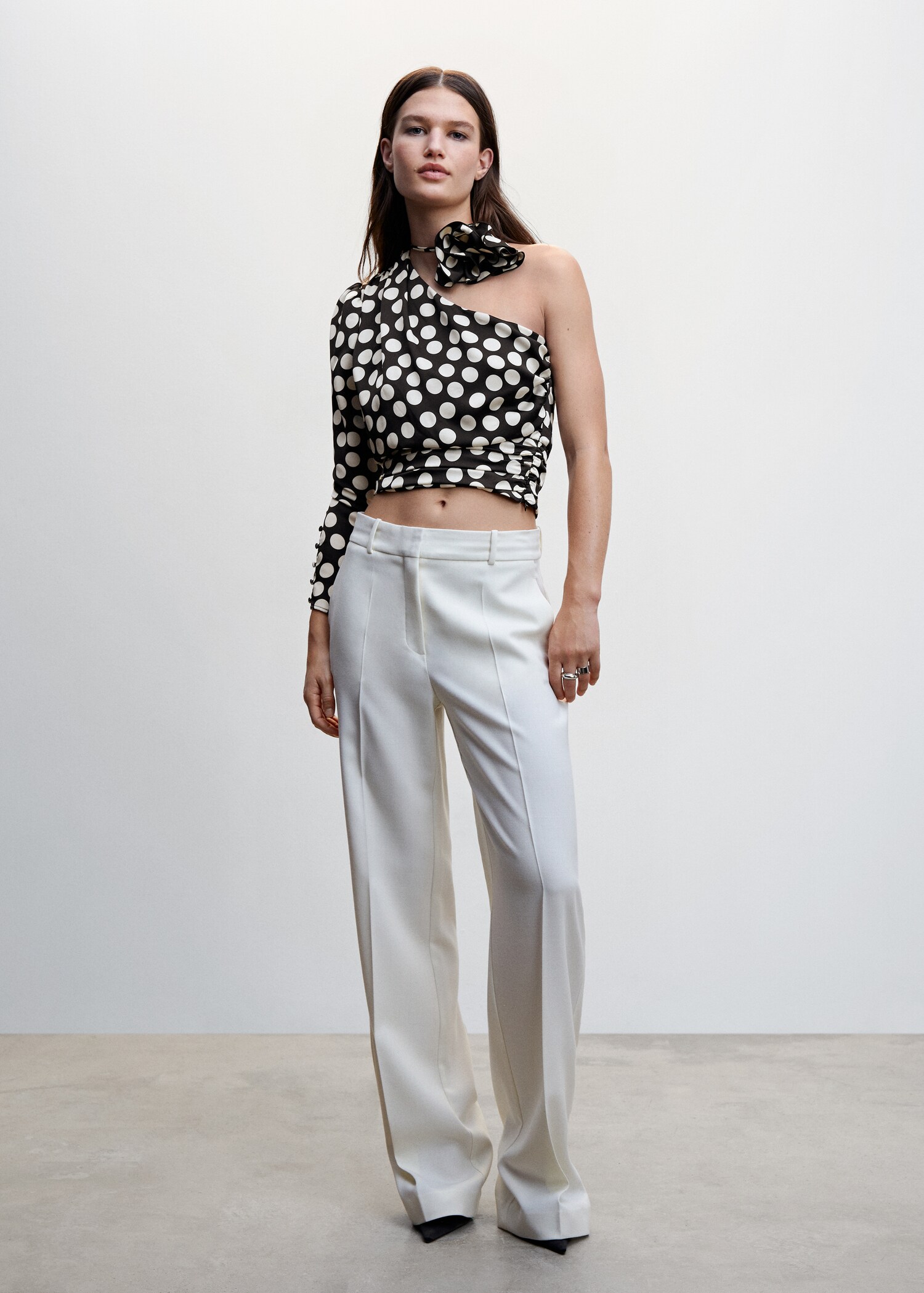 Blusa lunares aplique flor - Plano general