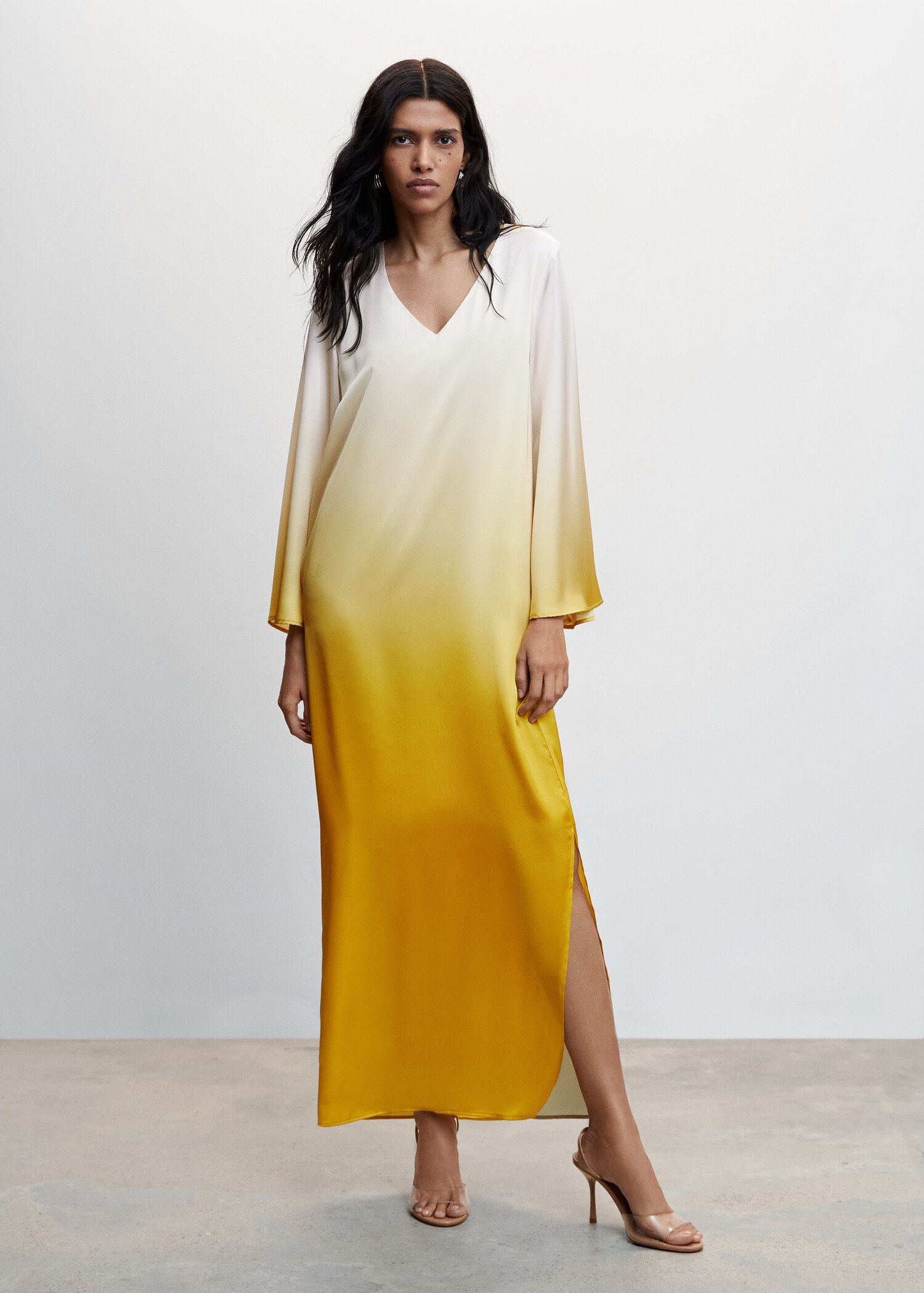 Robe satinée dégradée - Plan général
