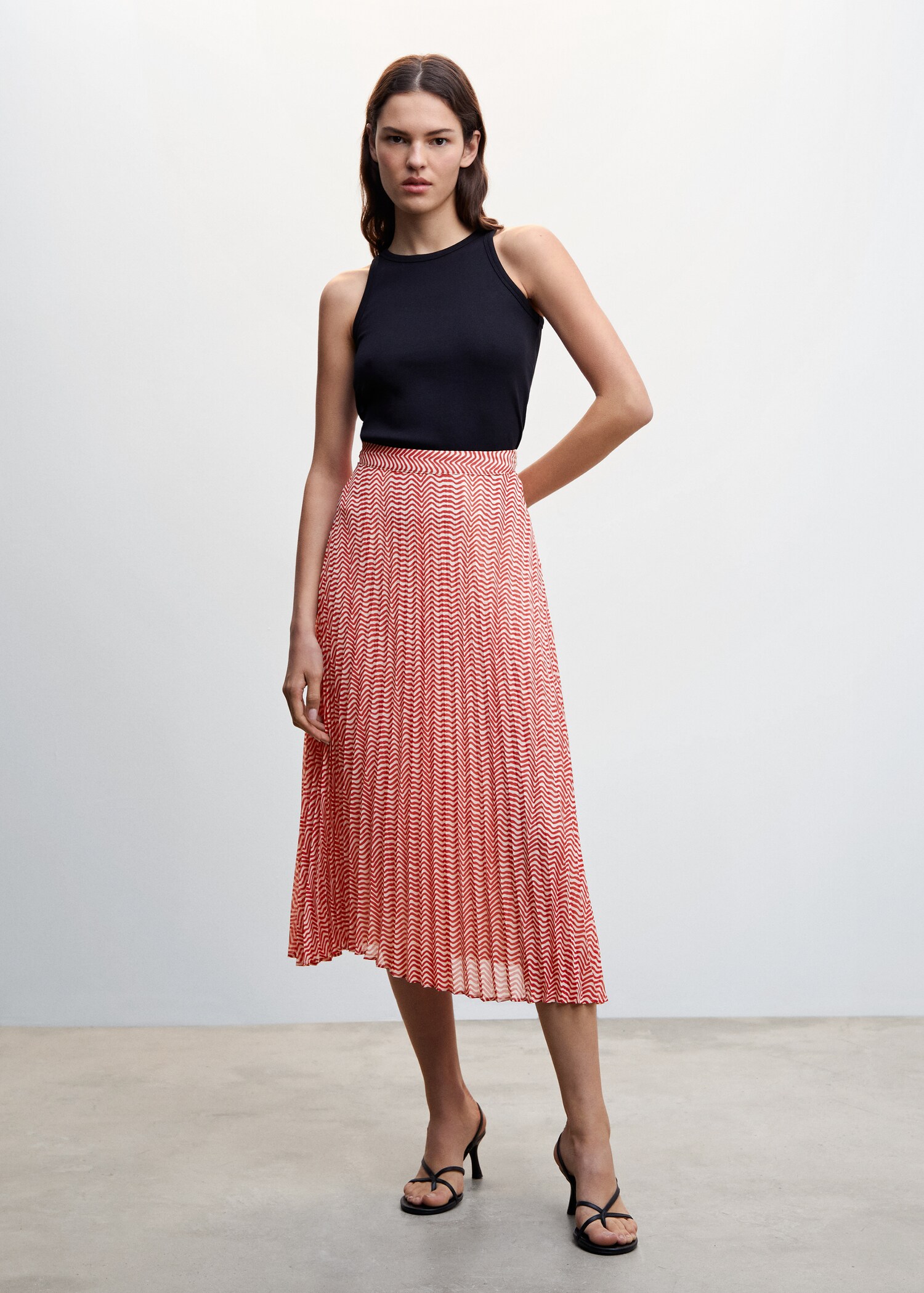 Falda plisada estampada - Plano general