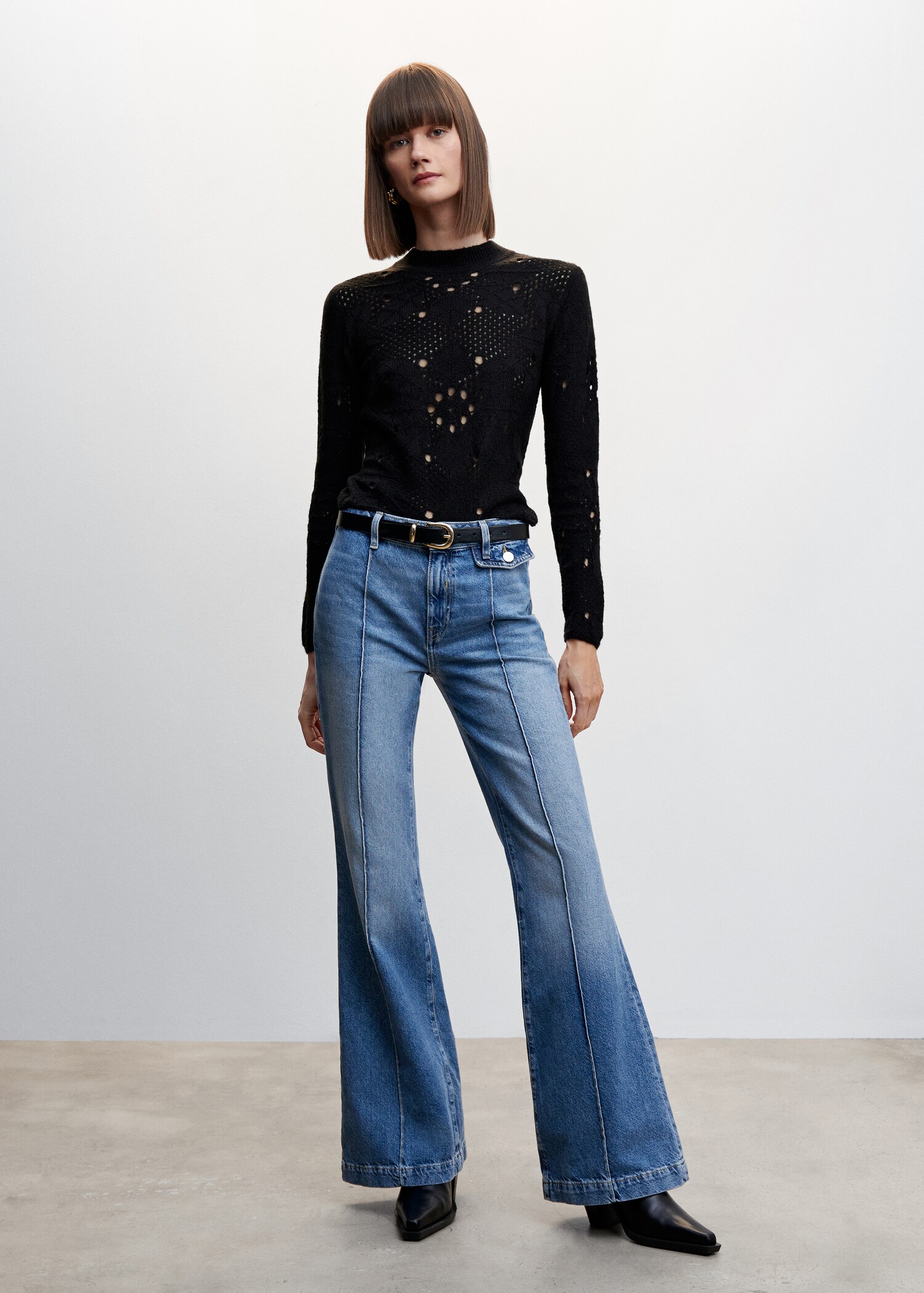 Jeans flare tiro alto costuras - Plano general