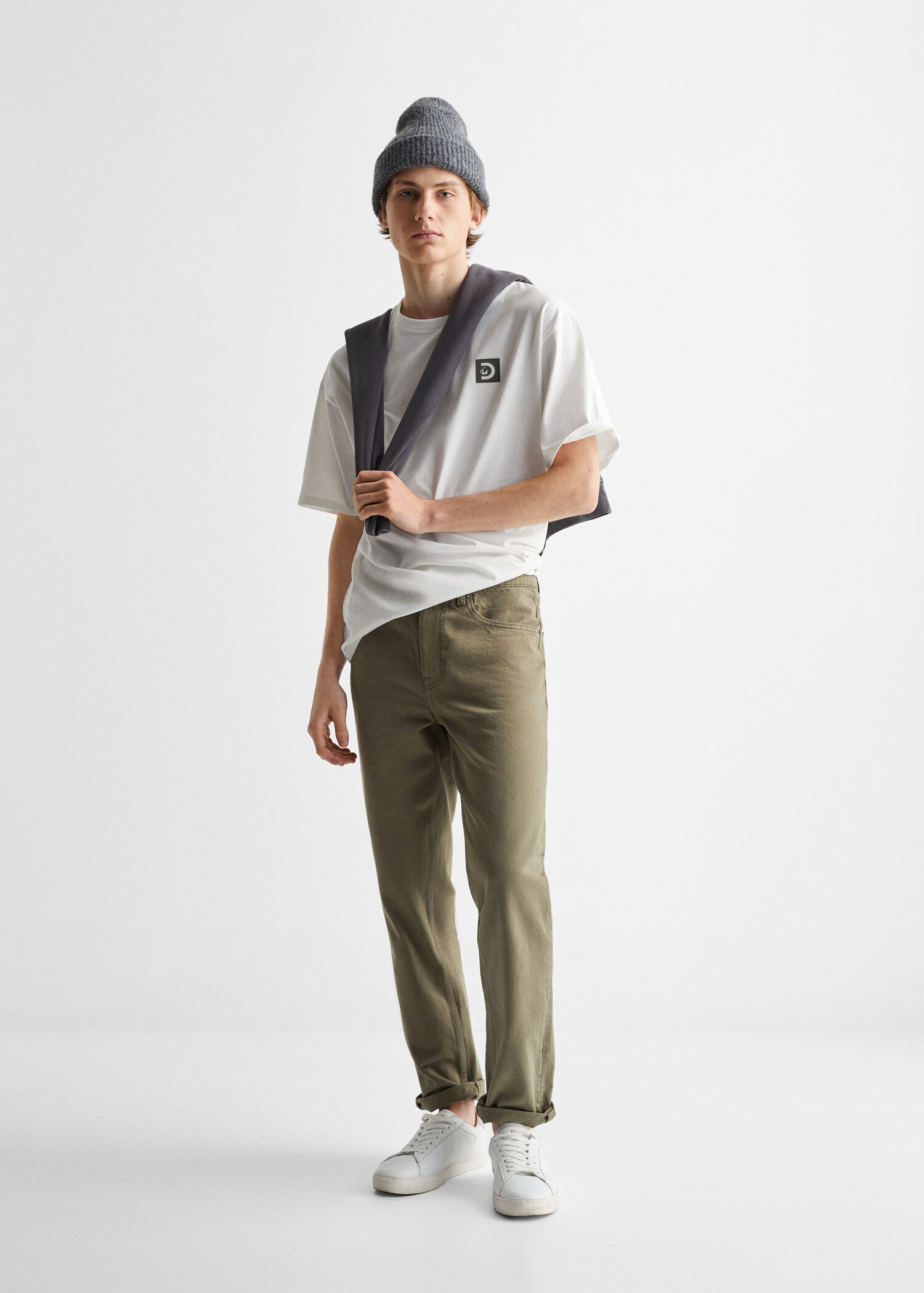 Straight jeans with decorative rips - General plane