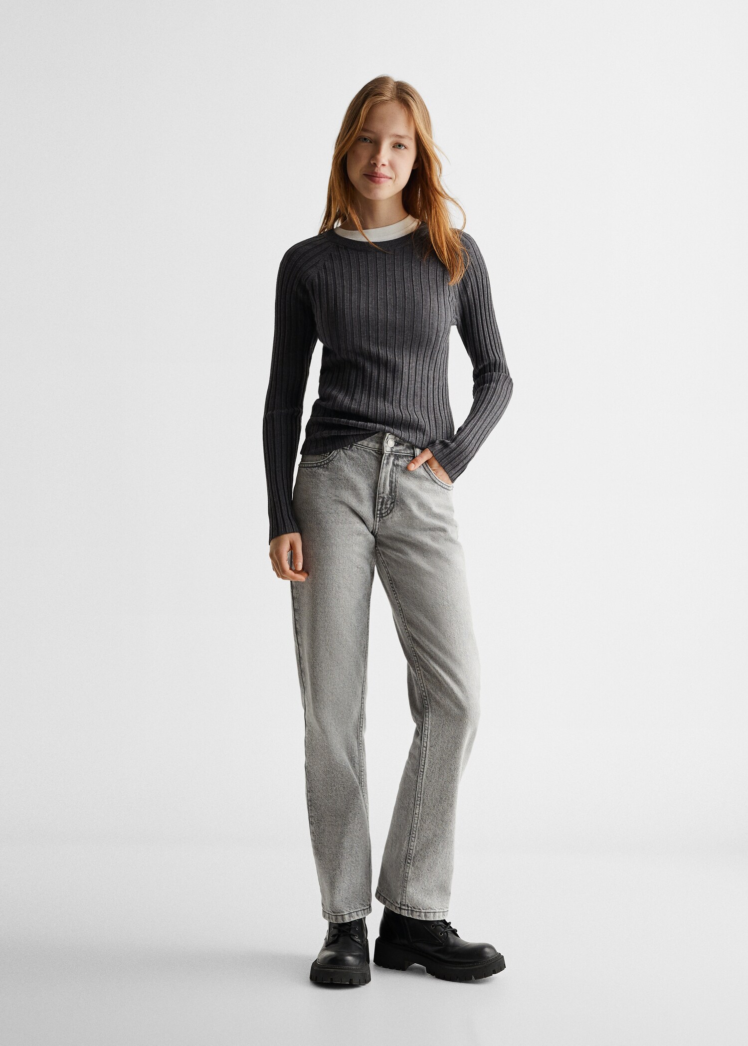 Ribbed knit sweater - General plane