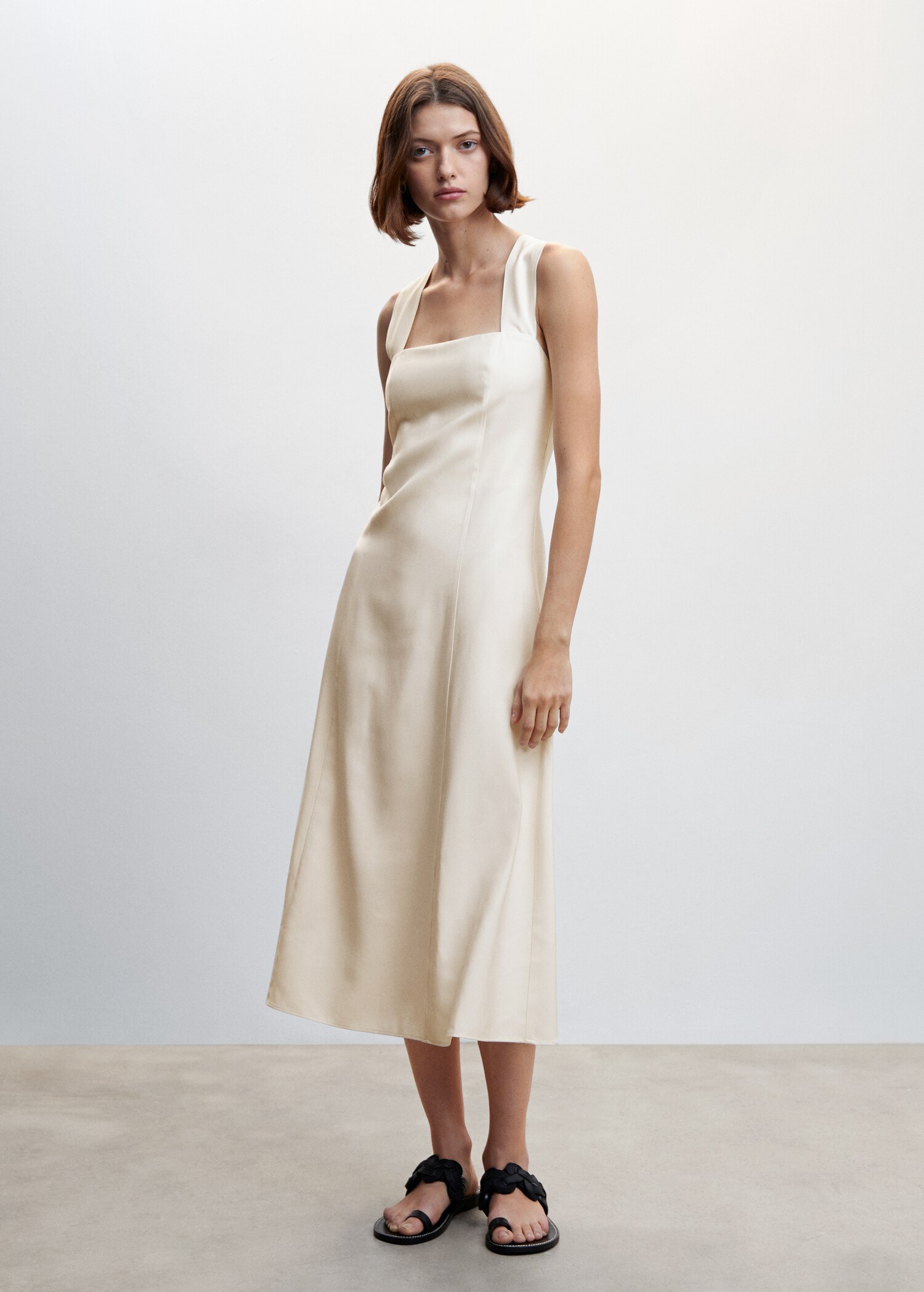 Vestido tirantes cruzados - Plano general