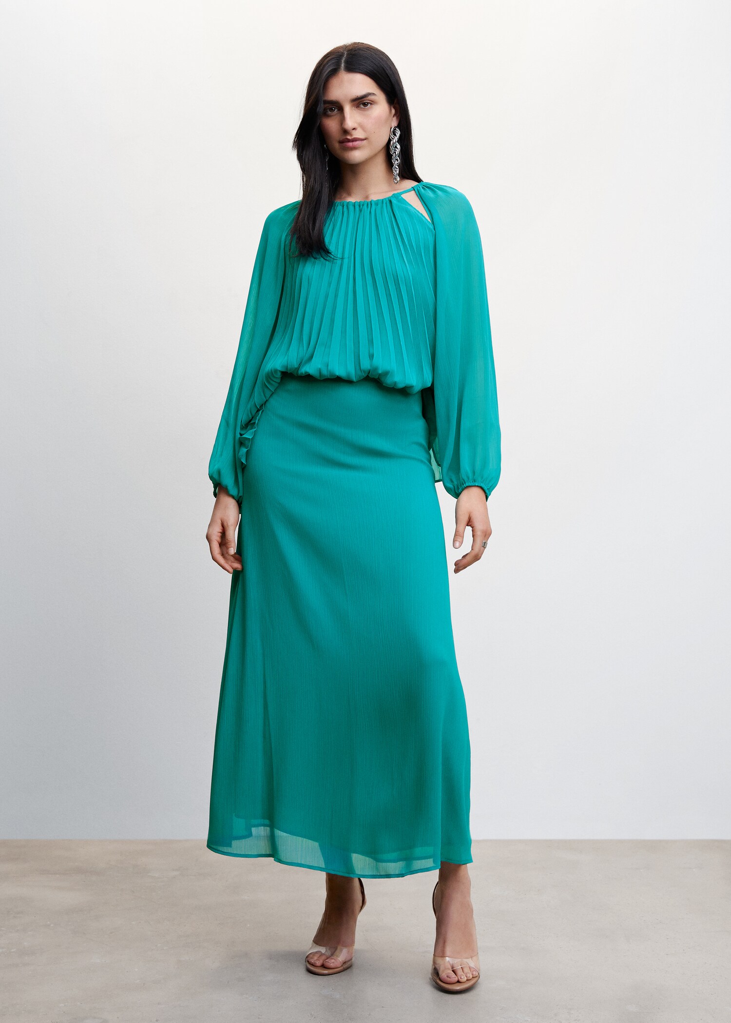 تنورة طويلة واسعة - رؤية عامة