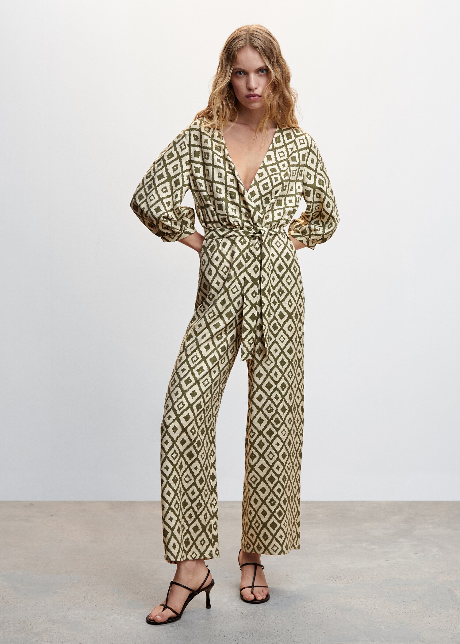 Jumpsuit med geometrisk trykk og bånd - Total bildeutsnitt