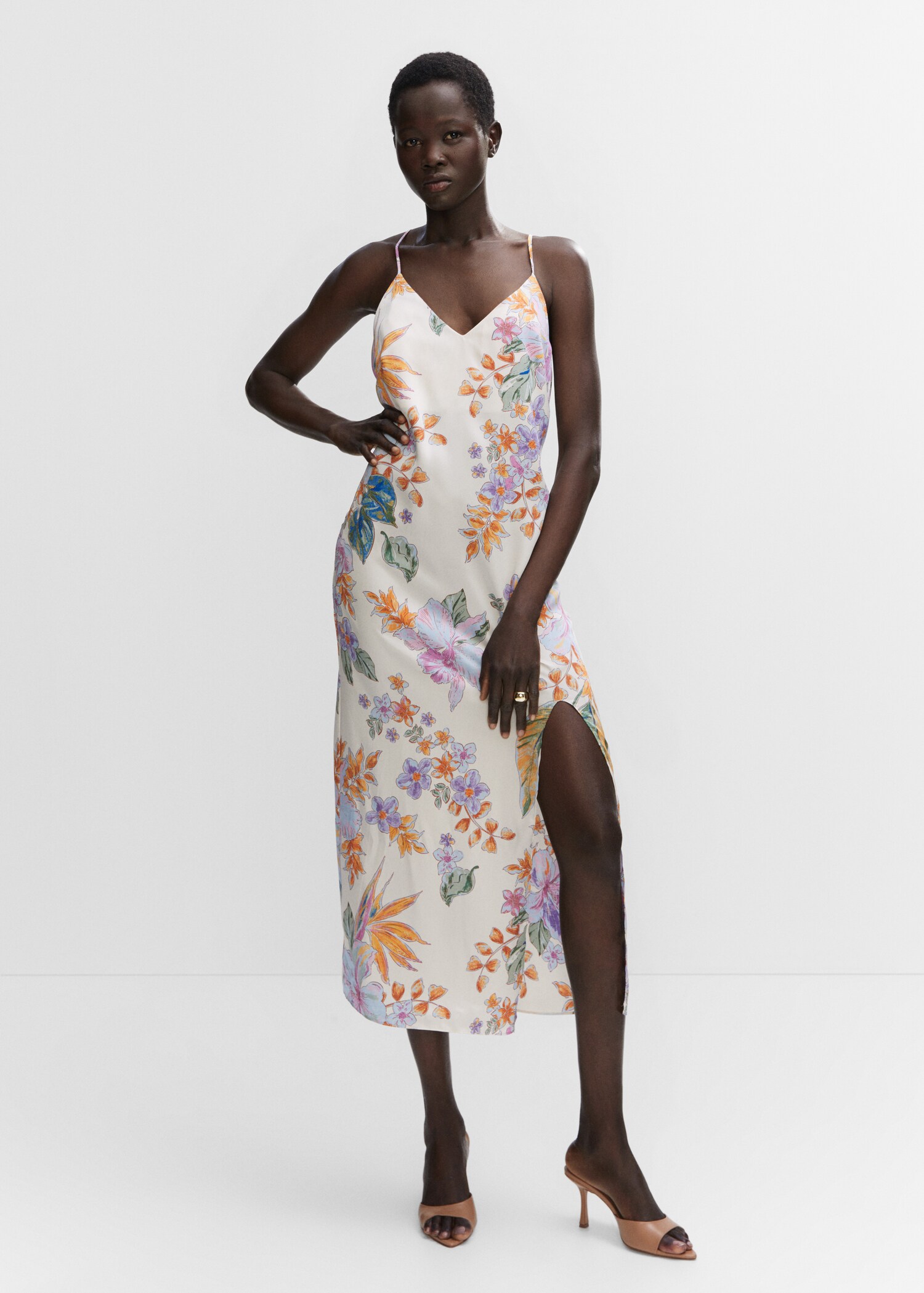 Side-slit satin dress - General plane
