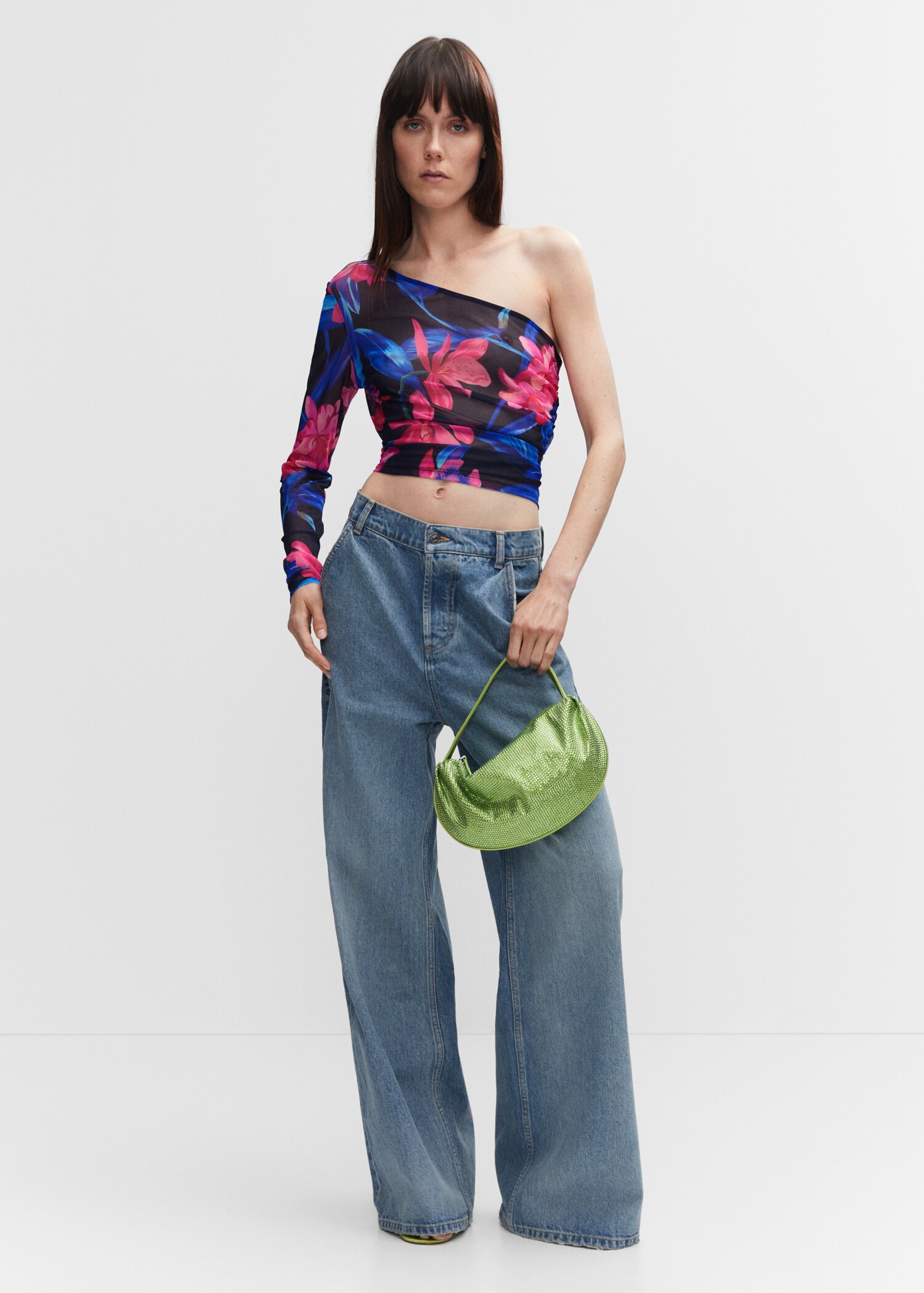 Asymmetrisk topp i chiffon med blomster - Total bildeutsnitt
