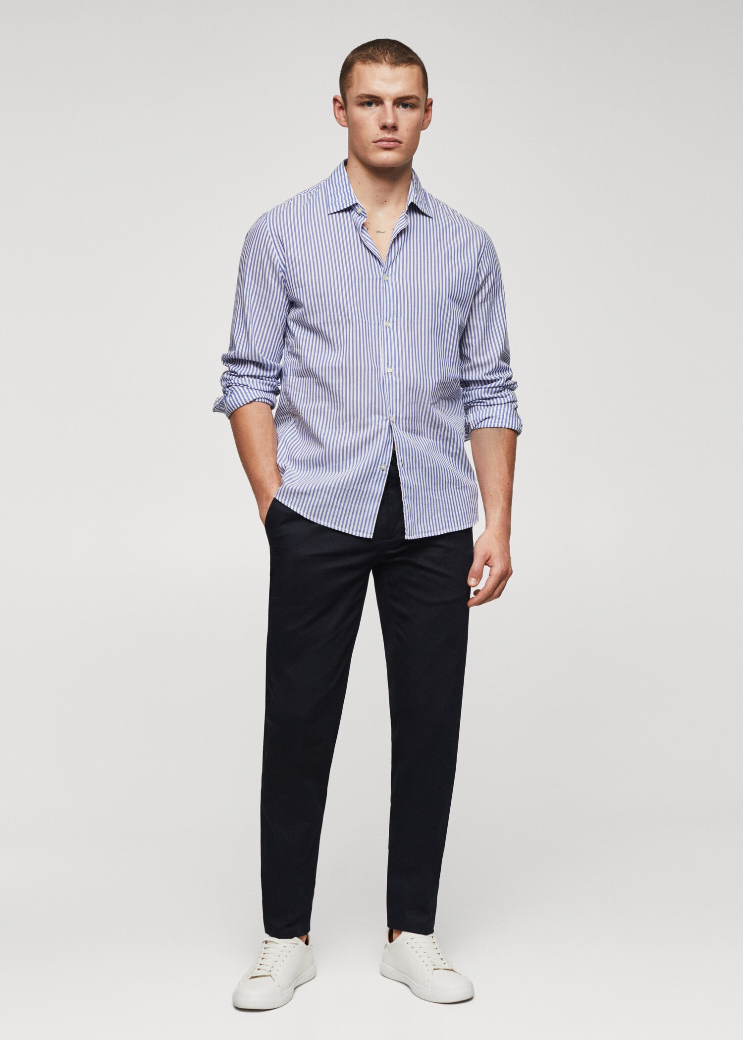 Pantalón chino slim fit - Plano general