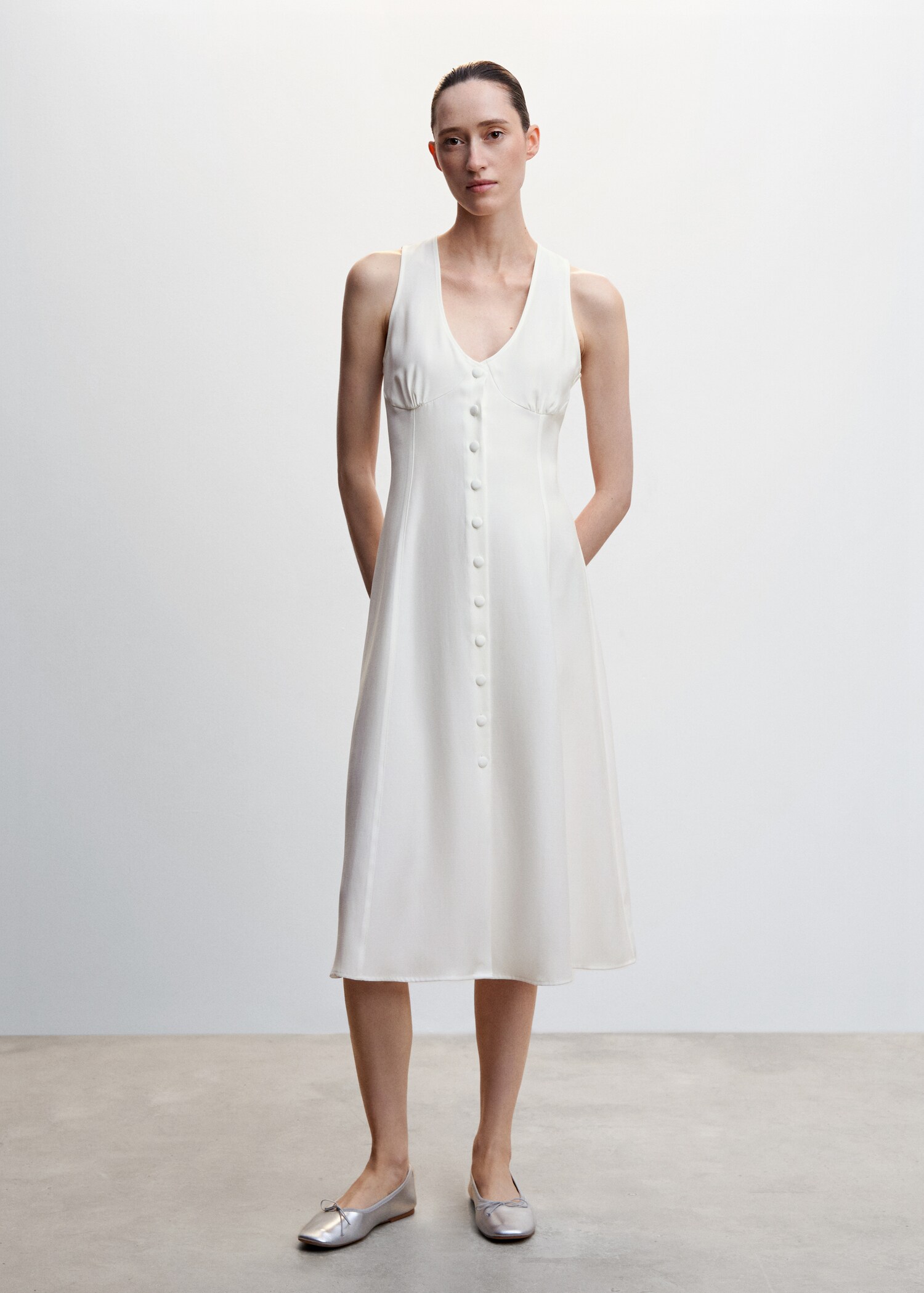 Buttoned bow dress - General plane
