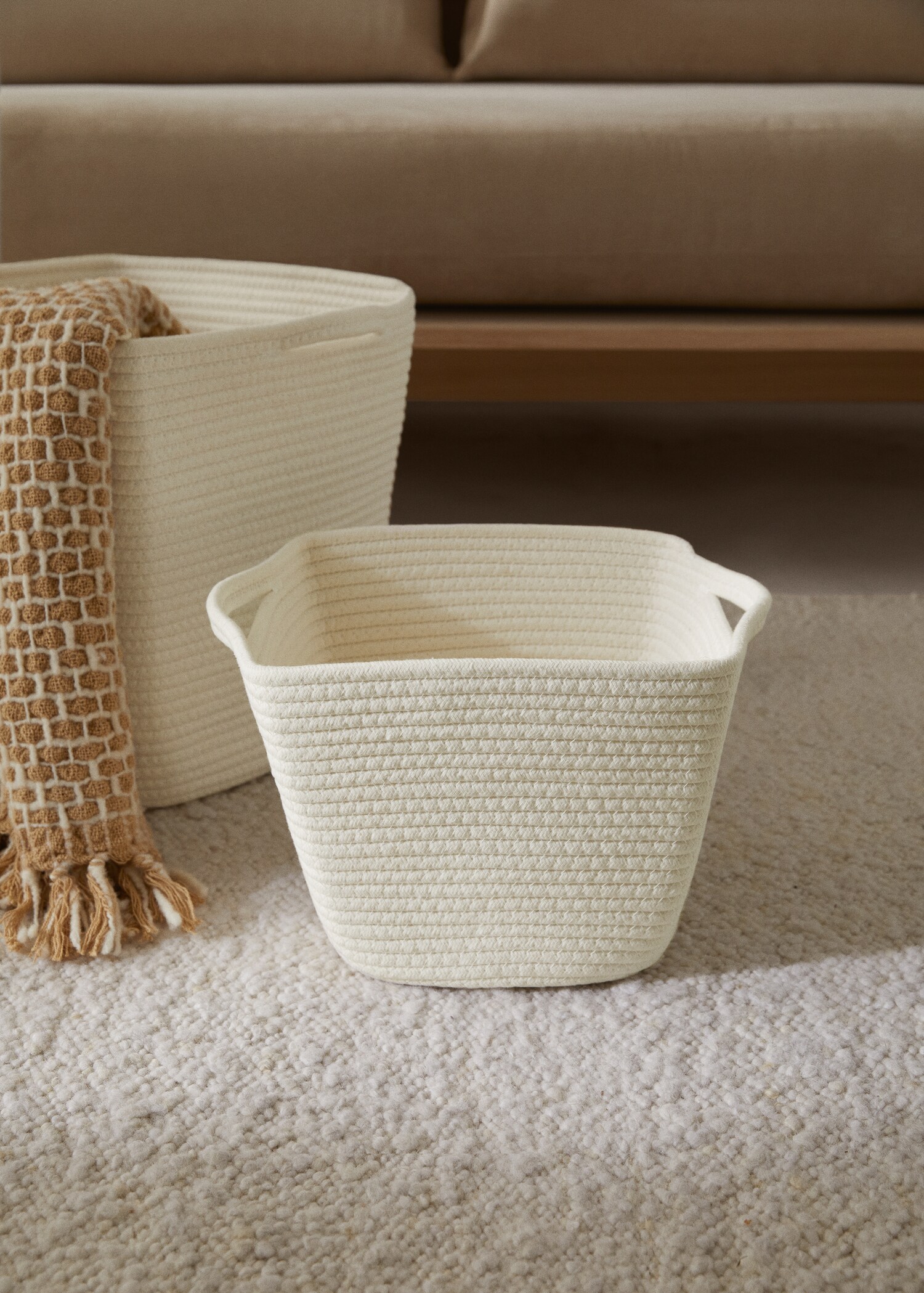 Basket with handles 22x22x22cm - General plane