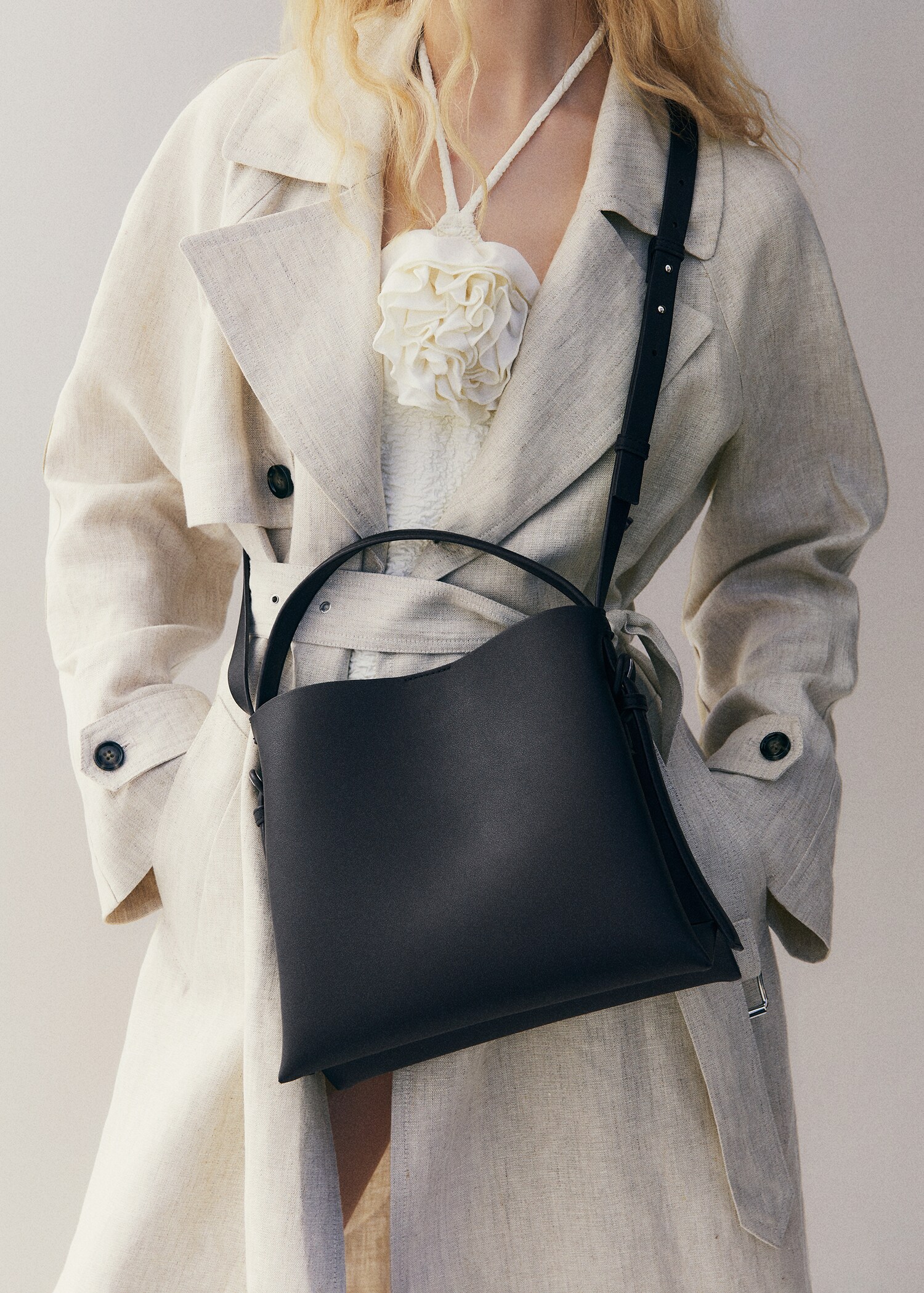Shopper bag with buckle - General plane