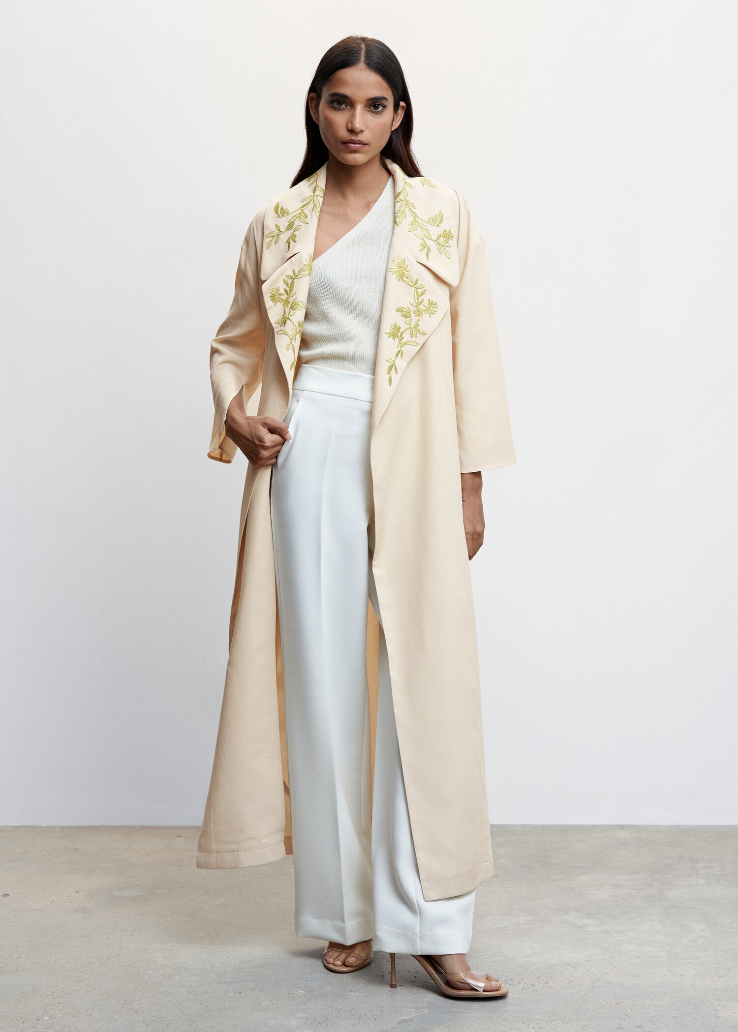 Trench coat with embroidered lapels - General plane