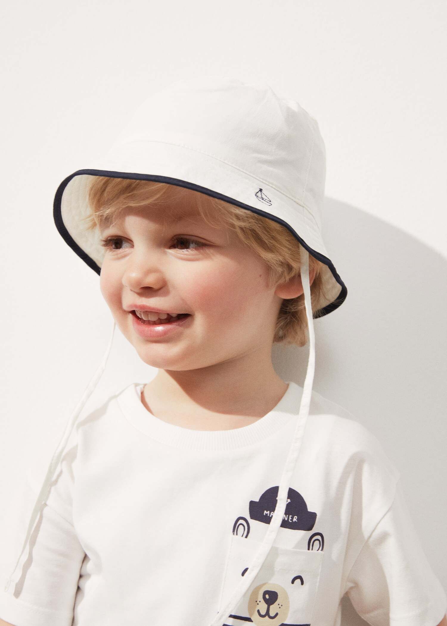 Bucket hat - General plane