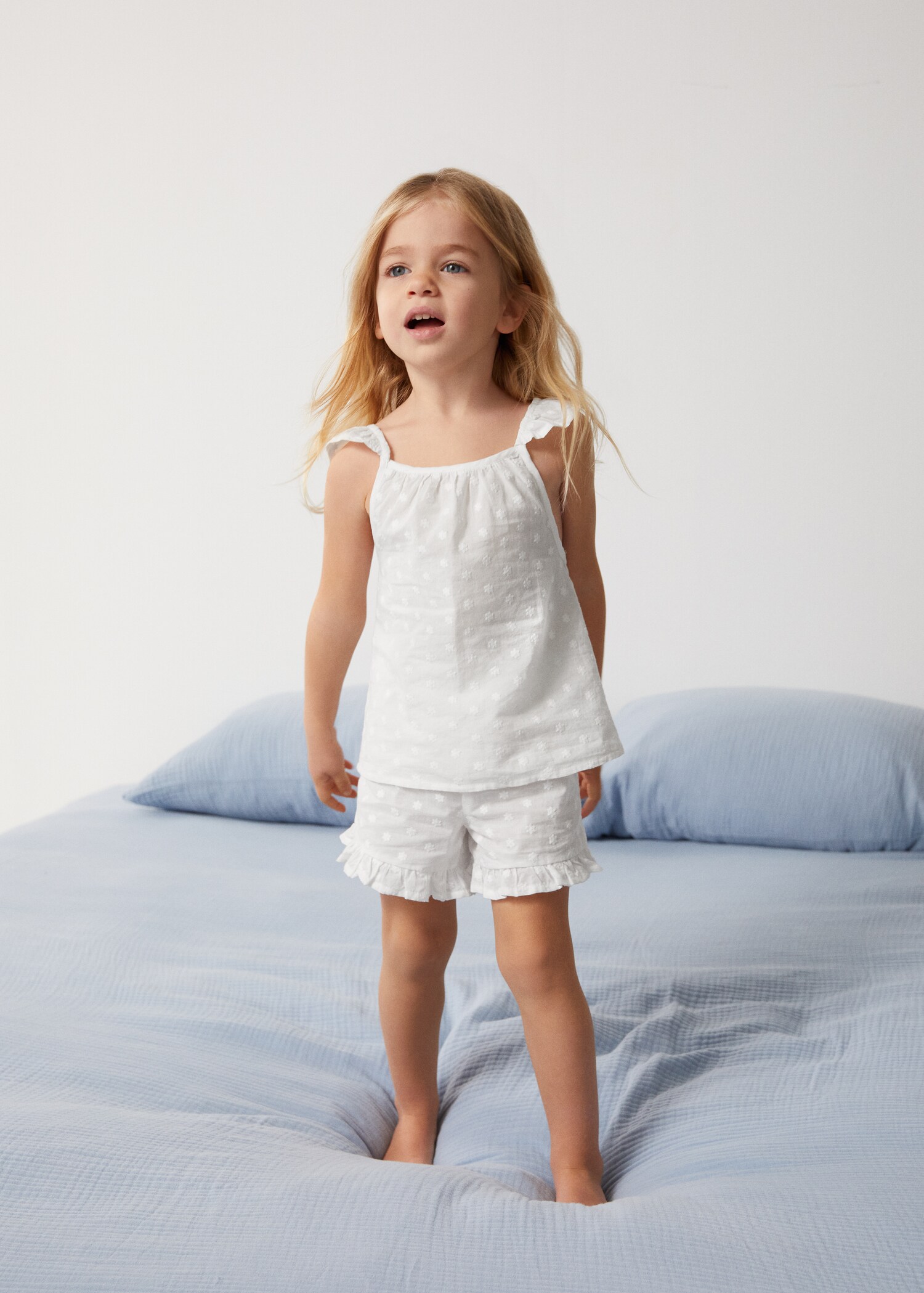 Pijama din bumbac cu flori - Plan general