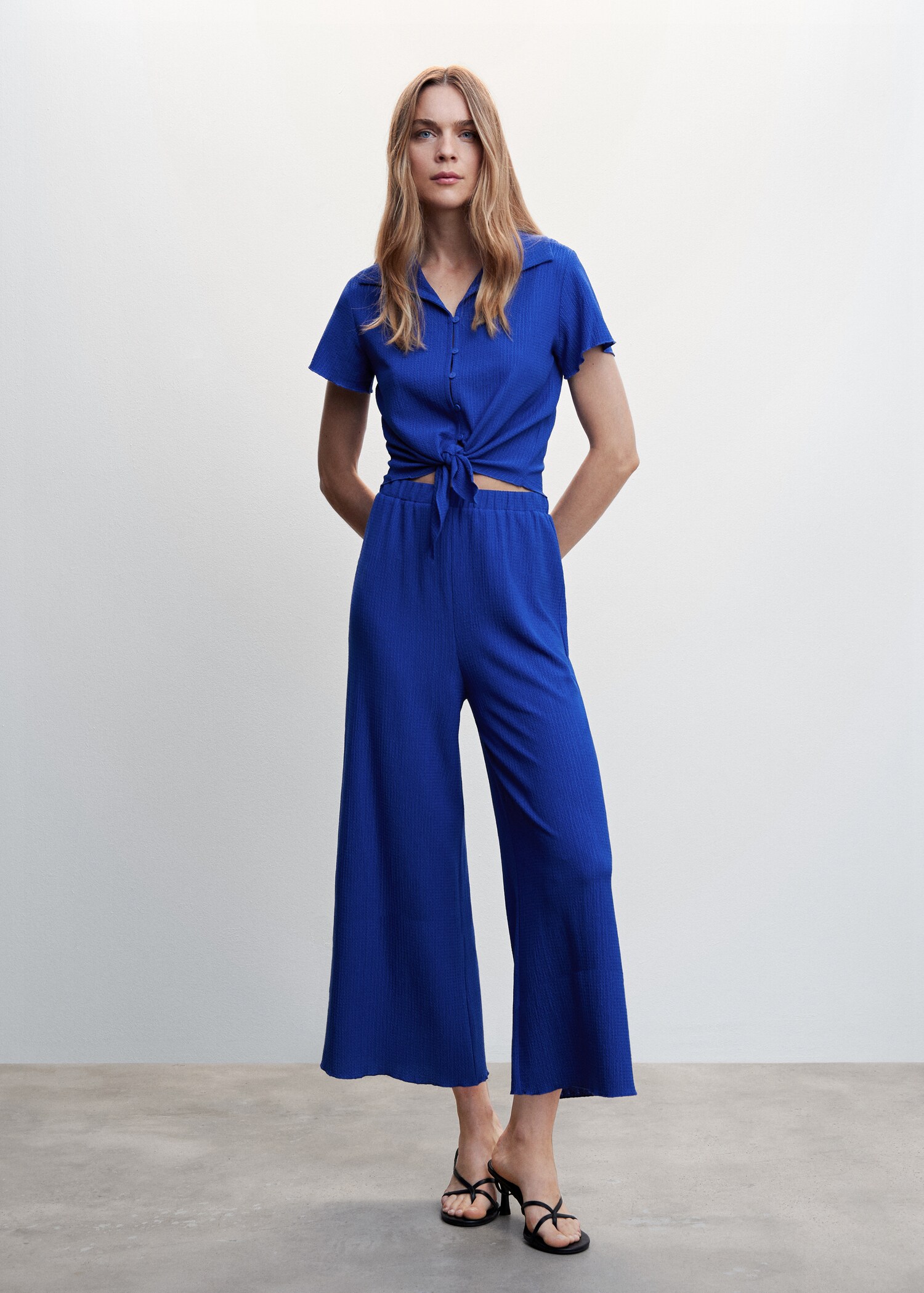 Camisa crop nudo - Plano general