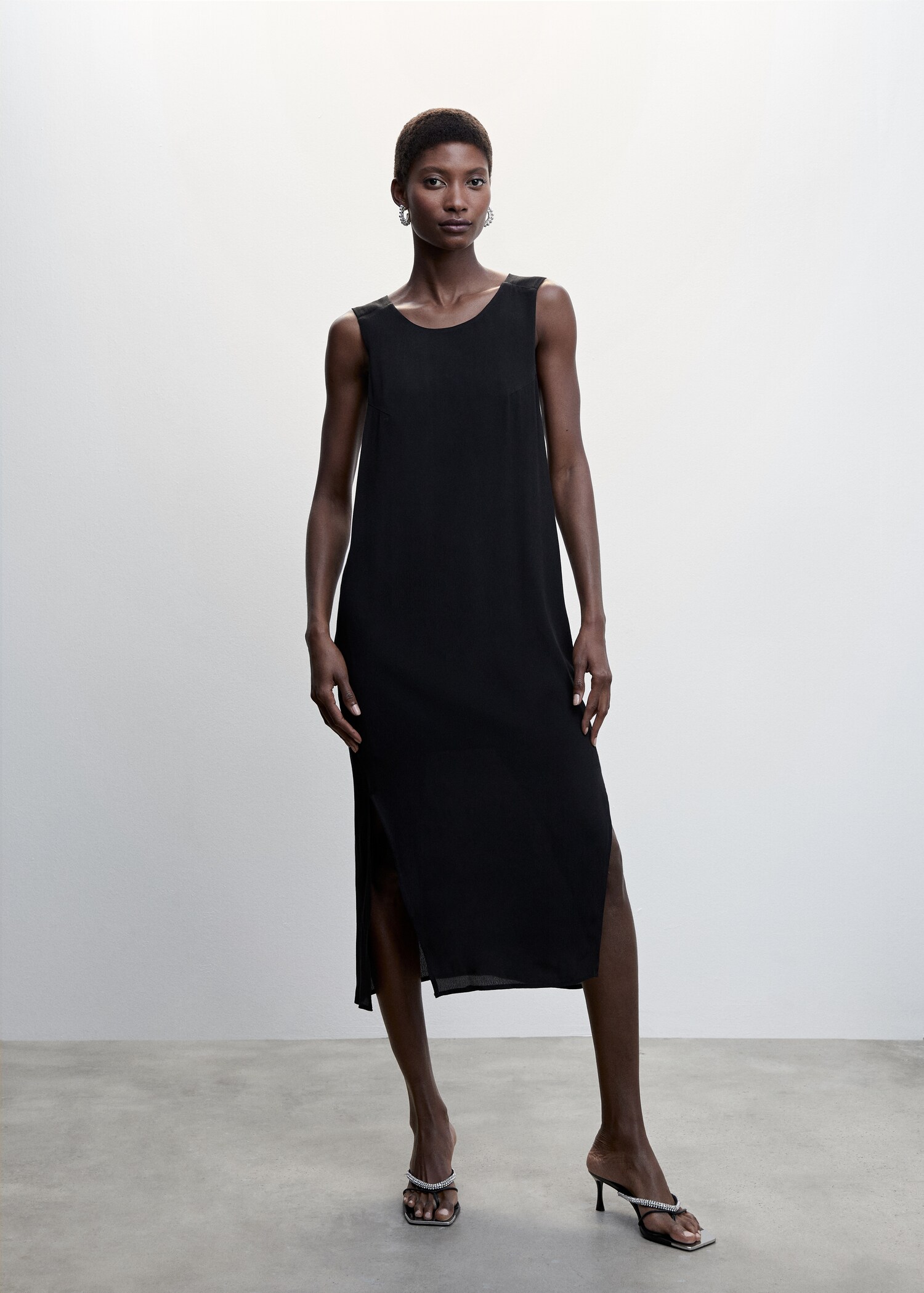 Enges Kleid mit U-Ausschnitt hinten - Allgemeine Ansicht