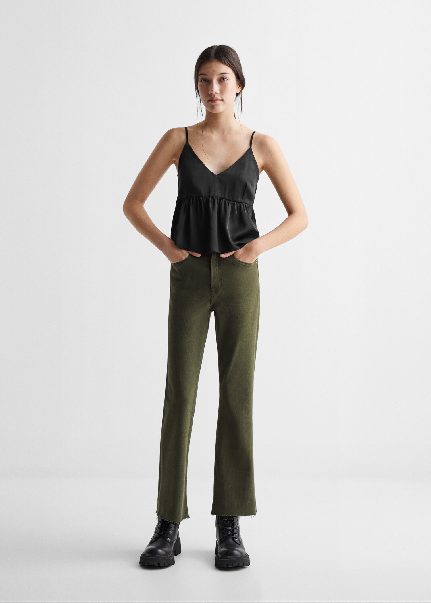 Top cropped com folho - Plano geral