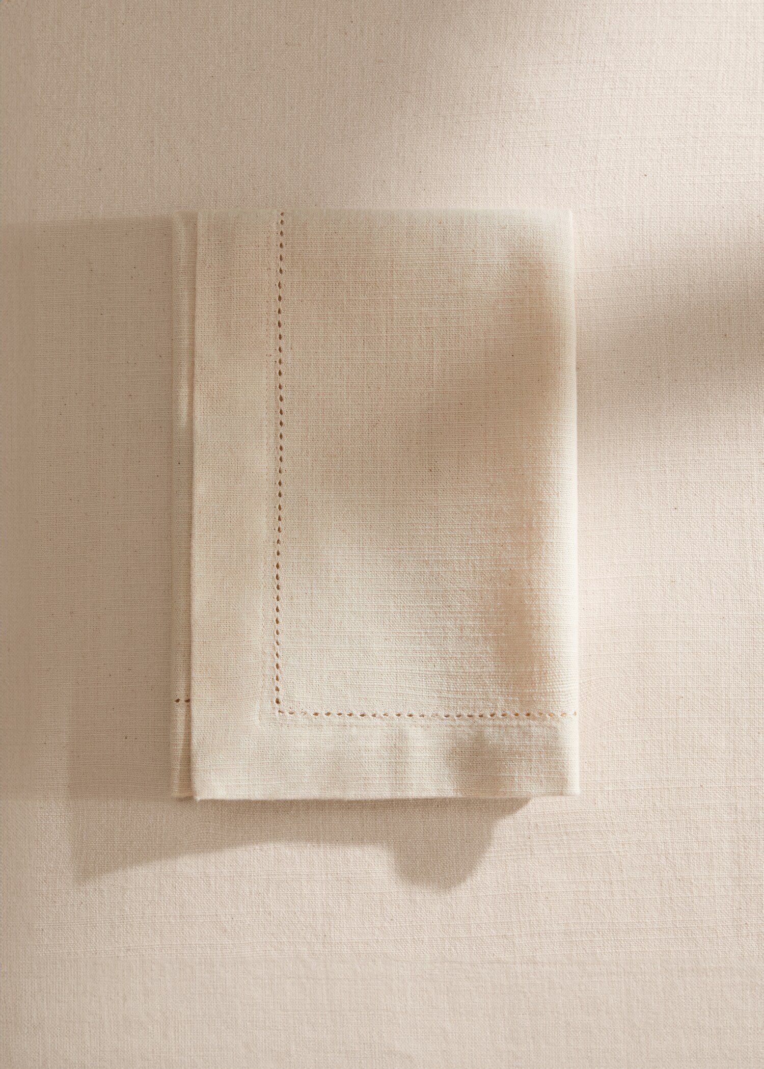 Napkin with hemstitch detail  - General plane