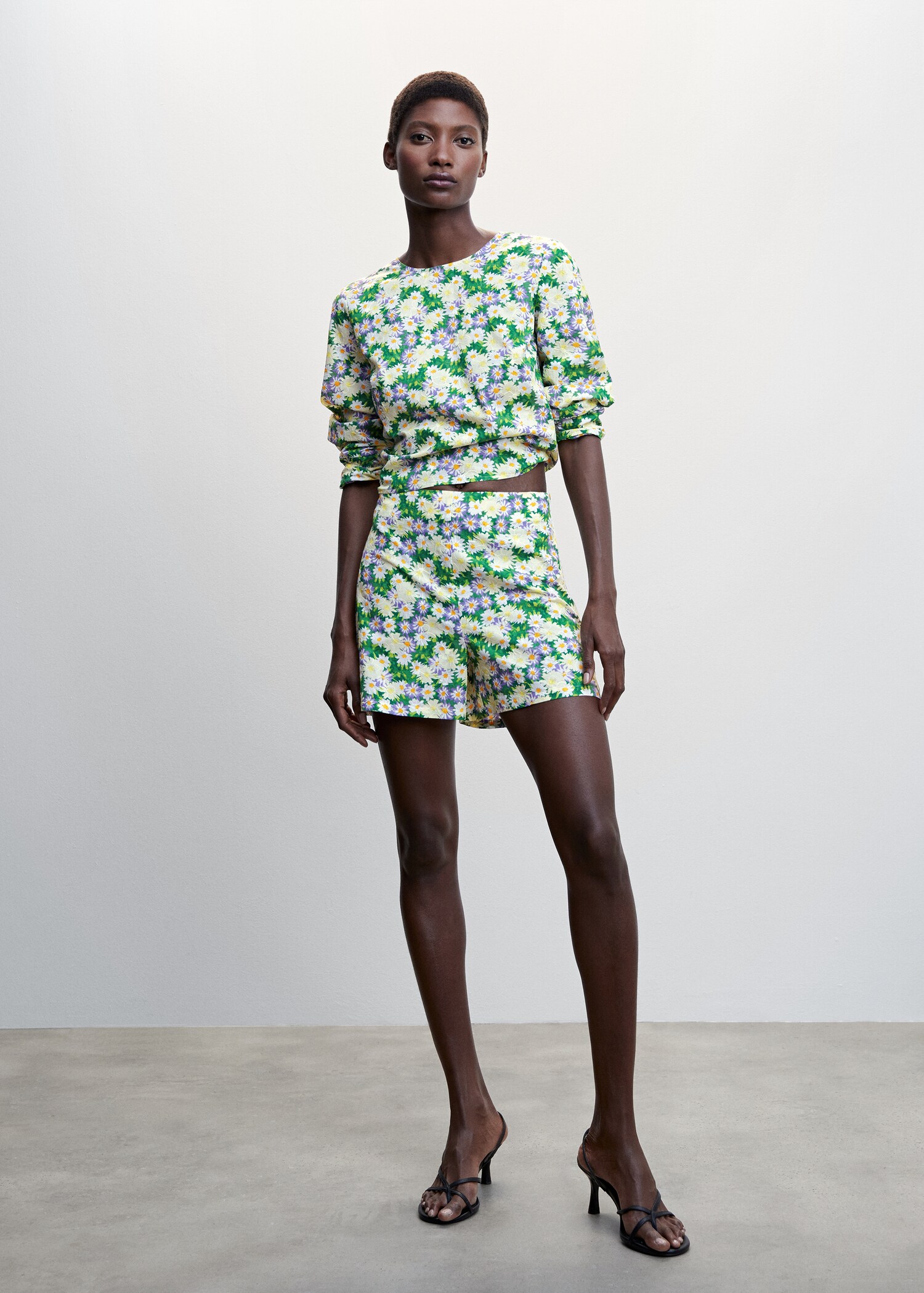 Floral print blouse - General plane