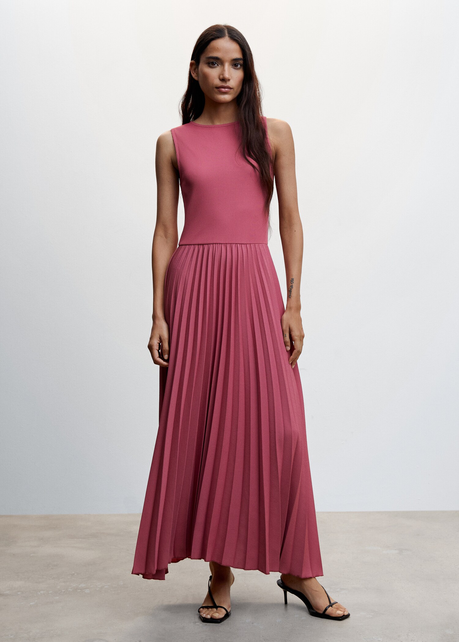Pleated knitted dress - General plane
