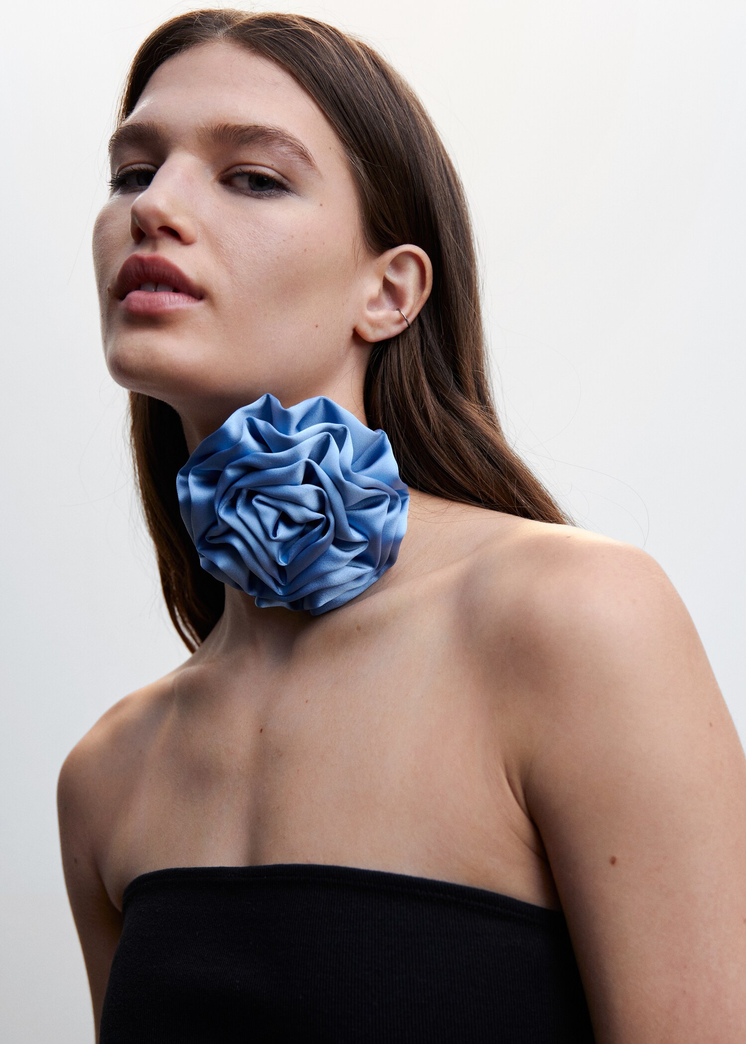 Maxi flower choker - General plane
