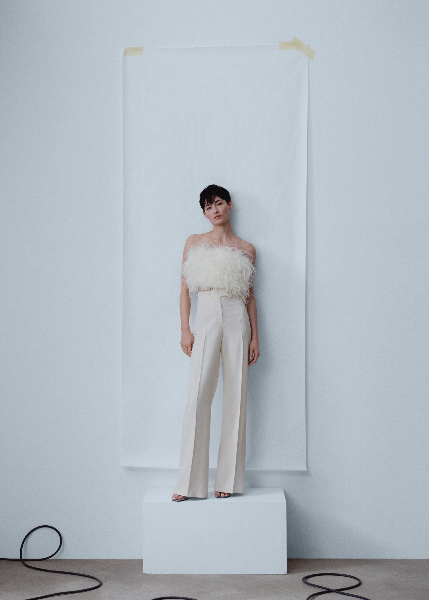 Feather bandeau-style top - General plane