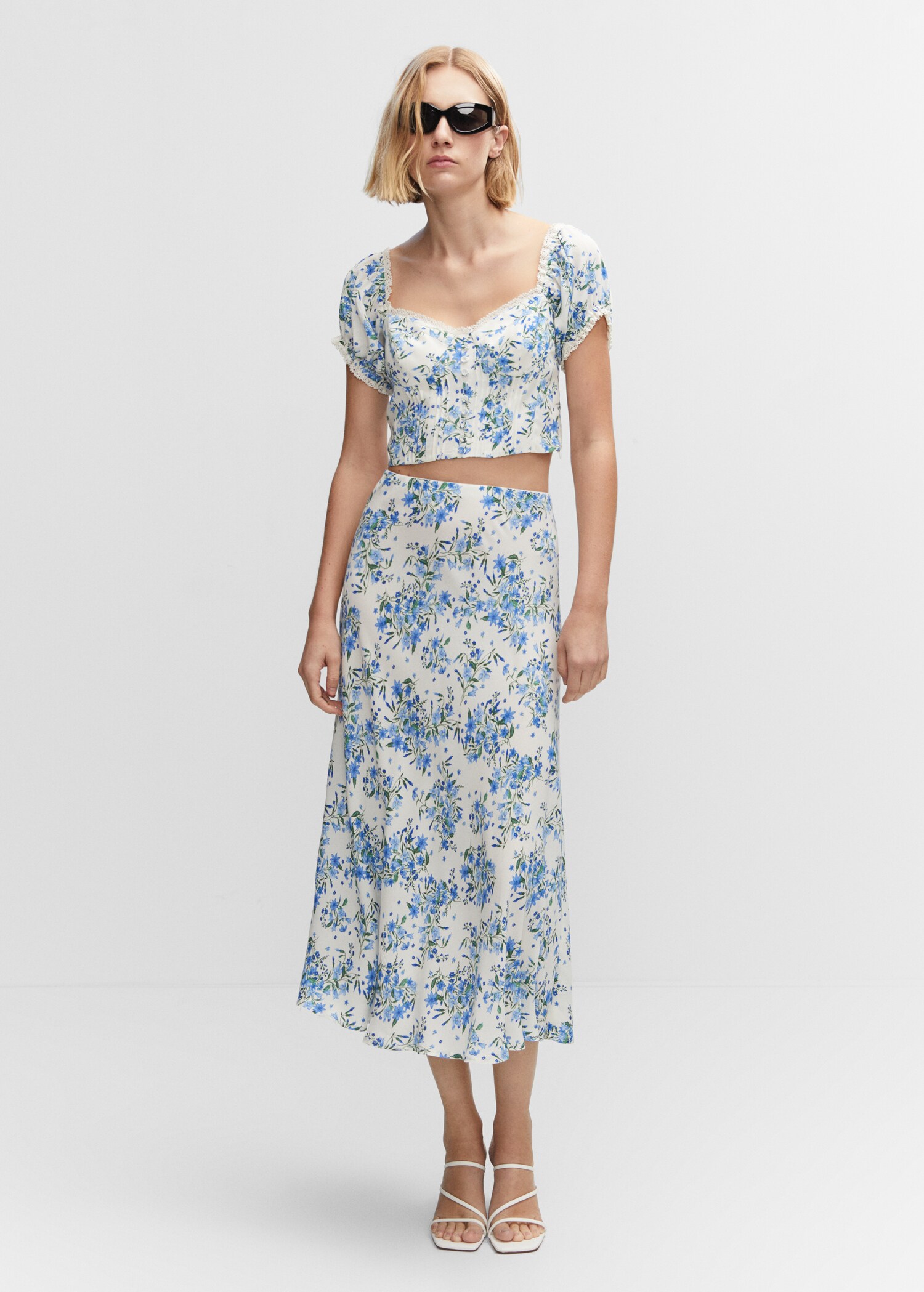 Falda midi floral - Plano general