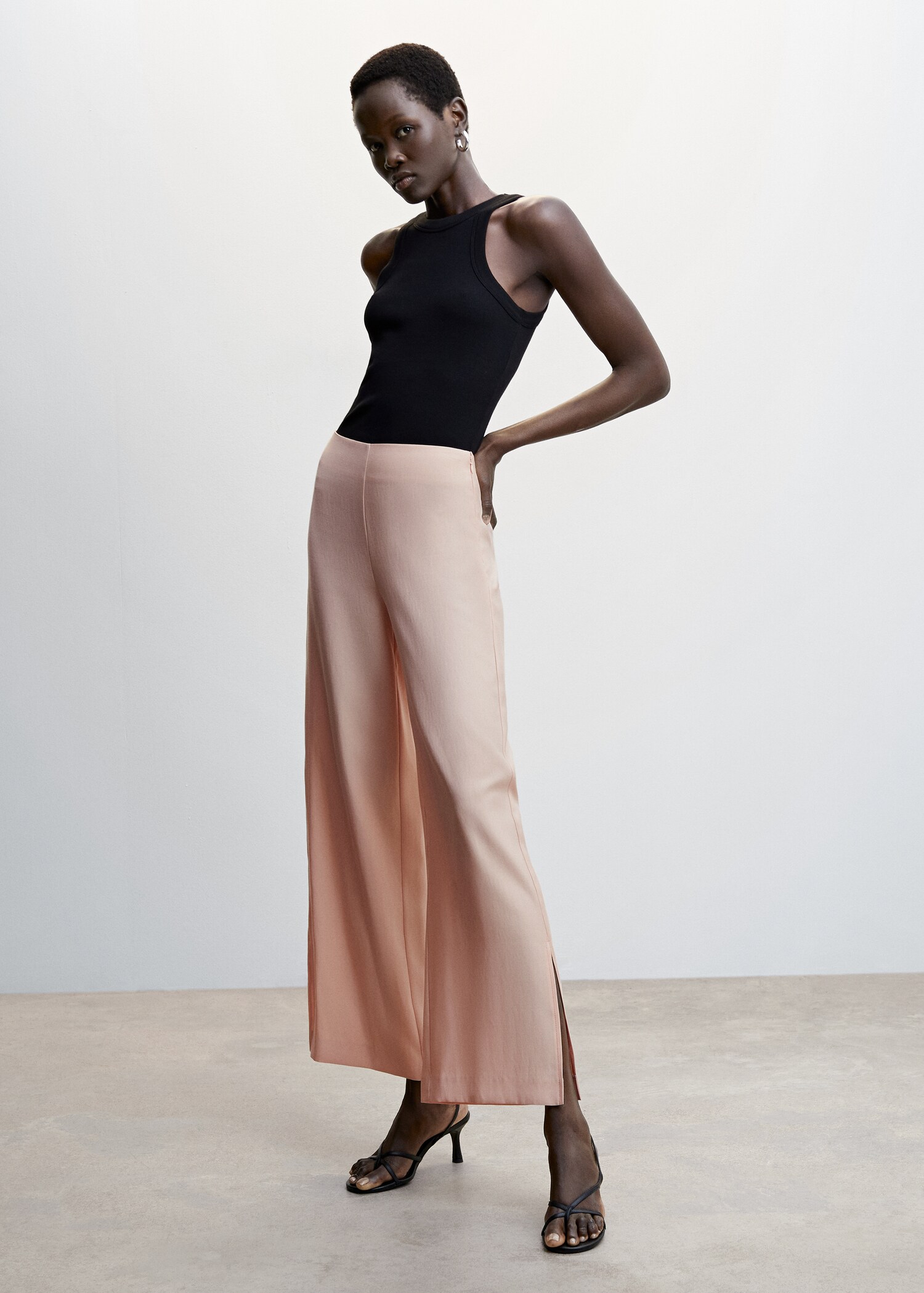 Slit hem trousers - General plane