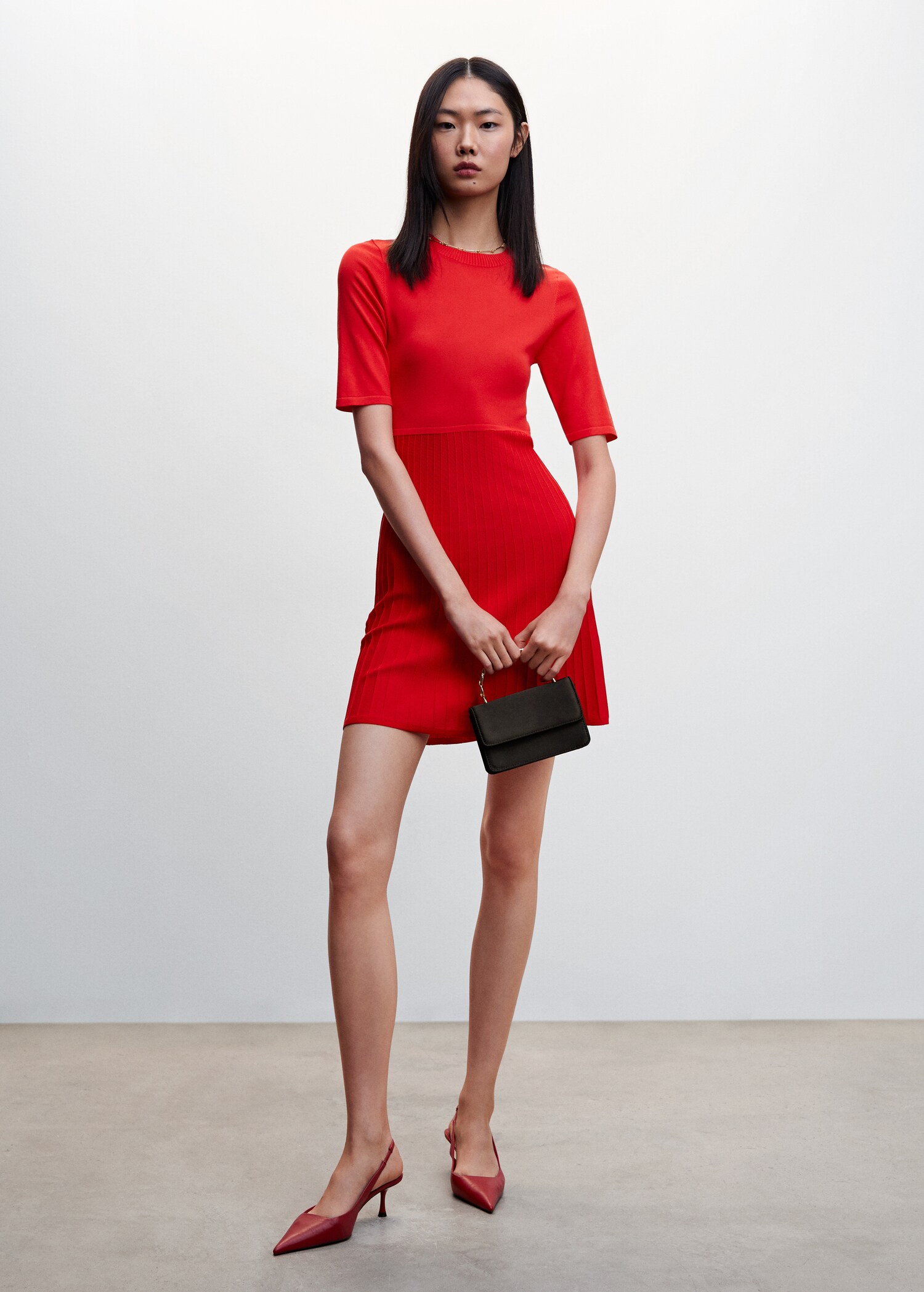 Textured knitted dress - General plane