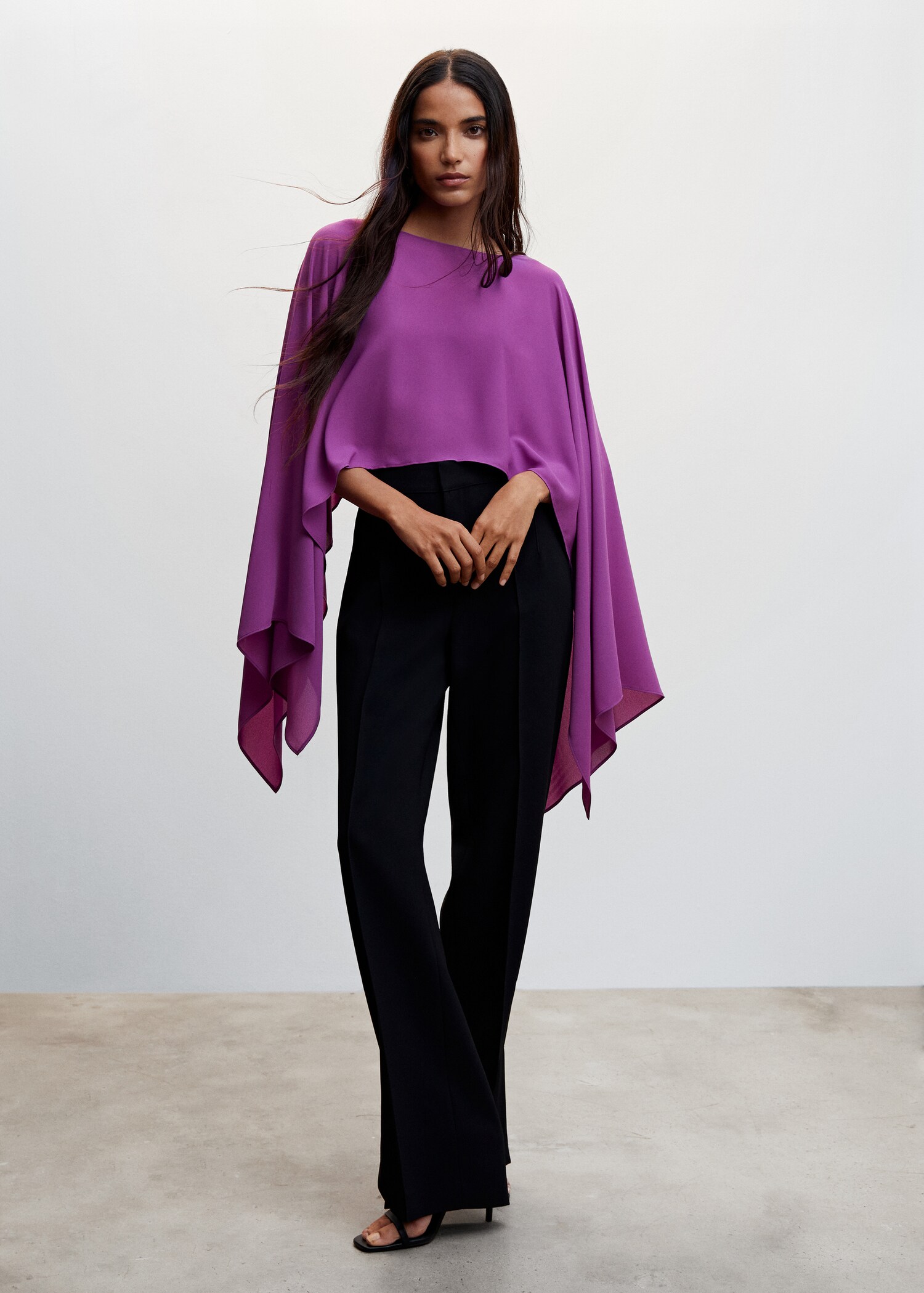 Flowing cape blouse - General plane