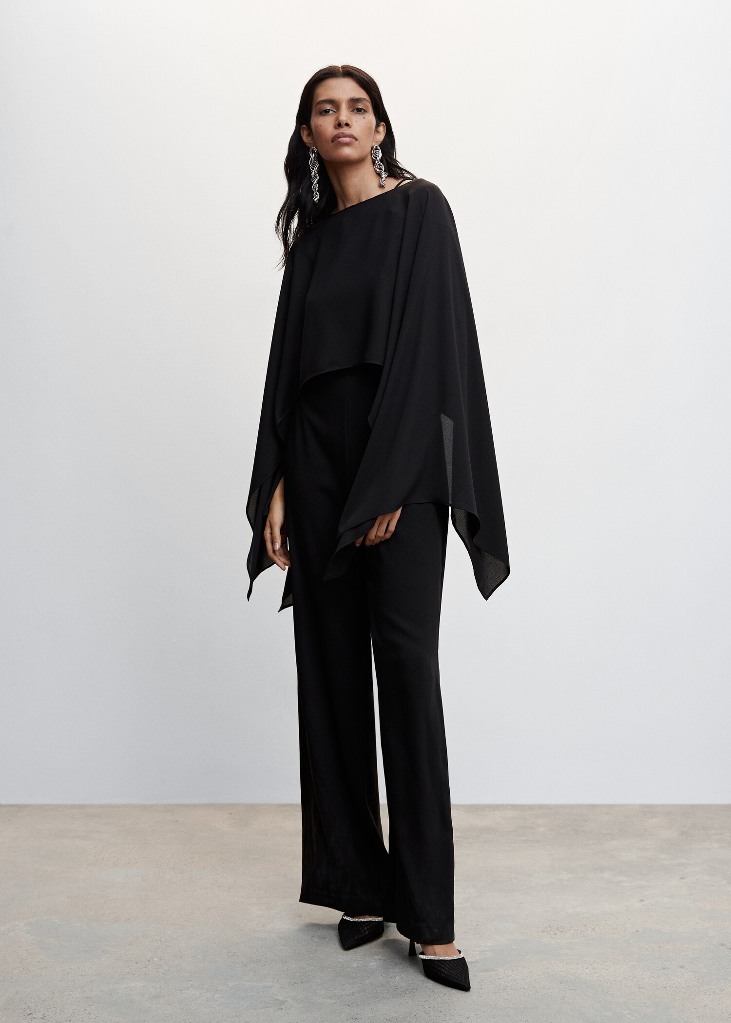 Flowing cape blouse - General plane