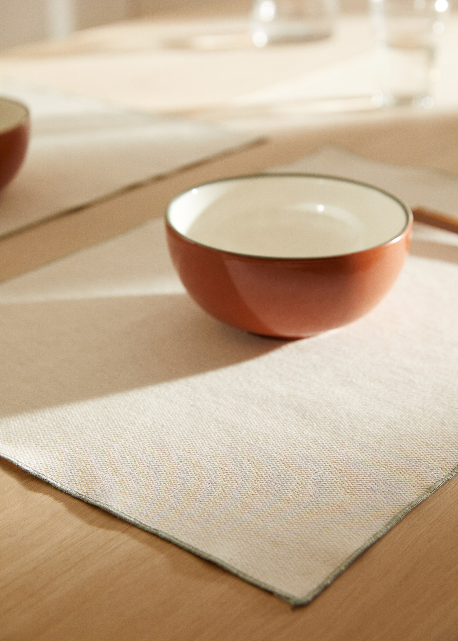 Tischset mit Kontrastdetail aus 100 % Baumwolle 30 x 50 cm (2 Stk.) - Allgemeine Ansicht