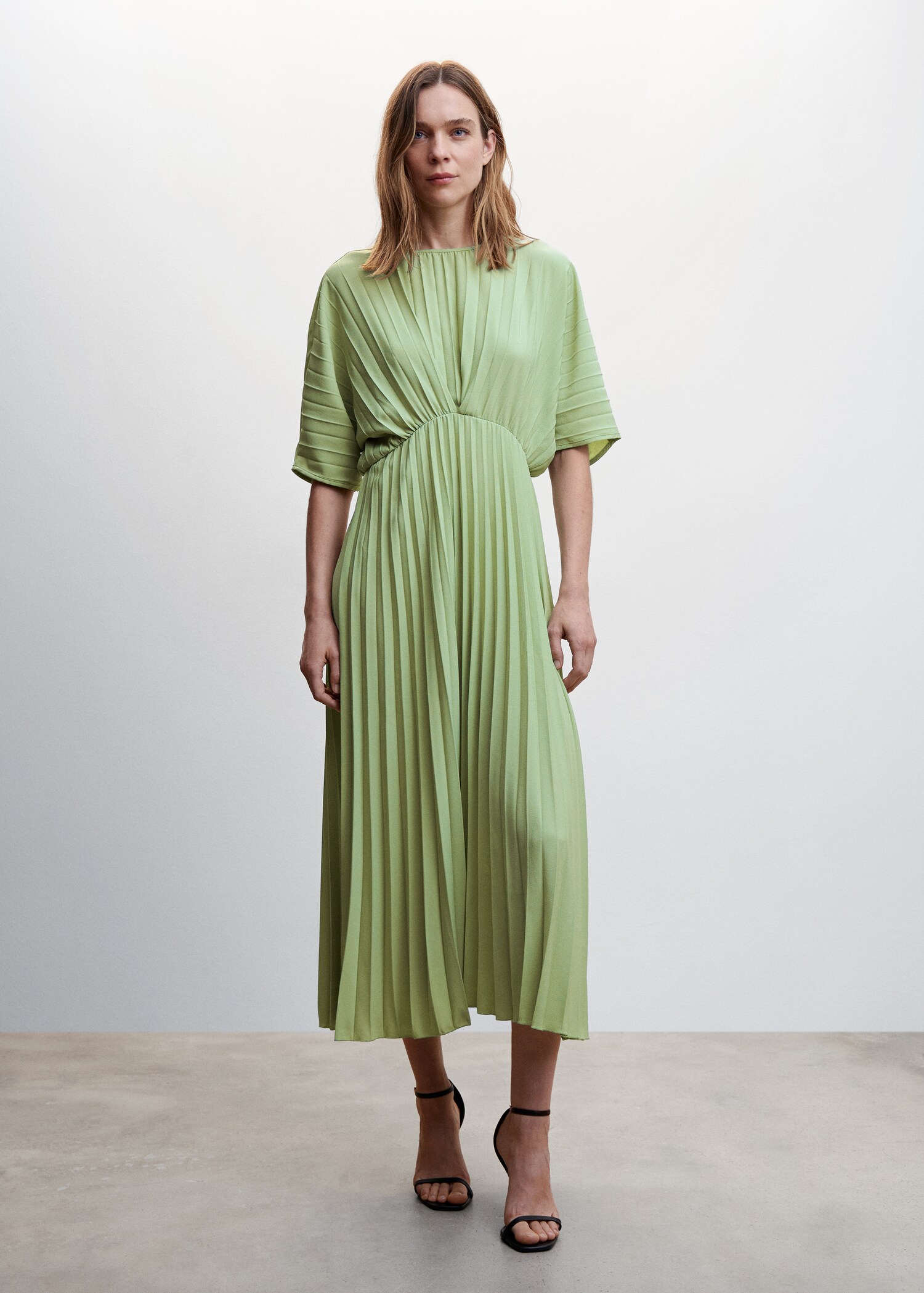 Pleated long dress - Tampilan Umum