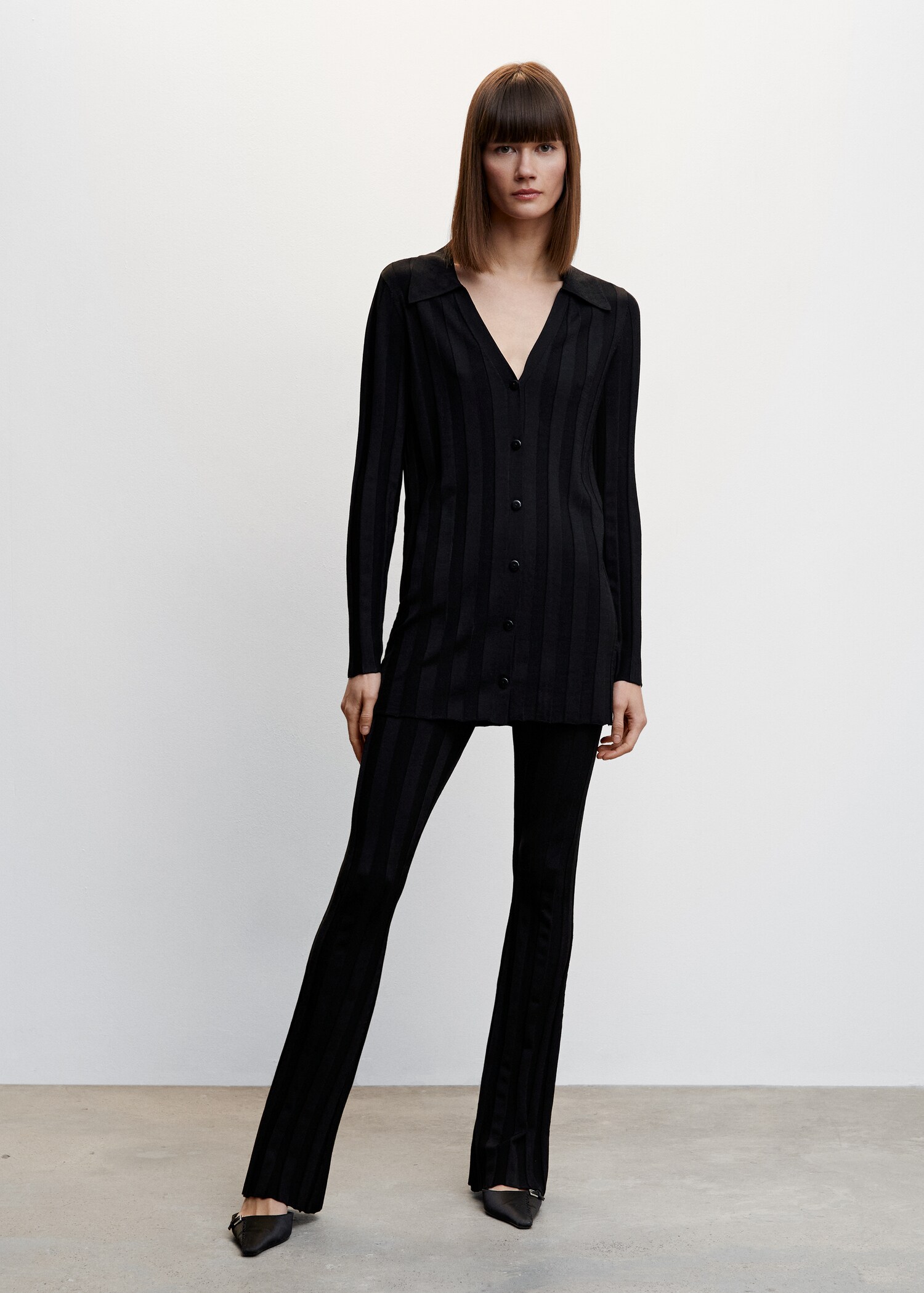 Long knit cardigan - General plane