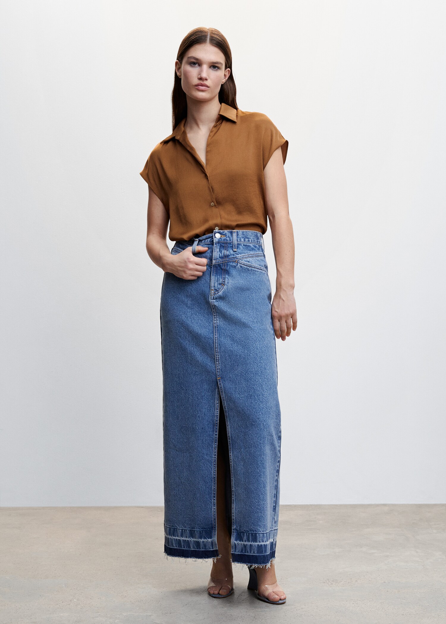 Short-sleeved satin shirt - General plane
