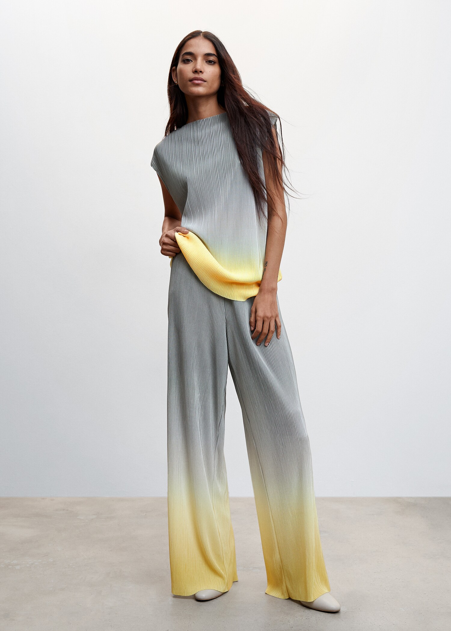 Pleated palazzo trousers - General plane