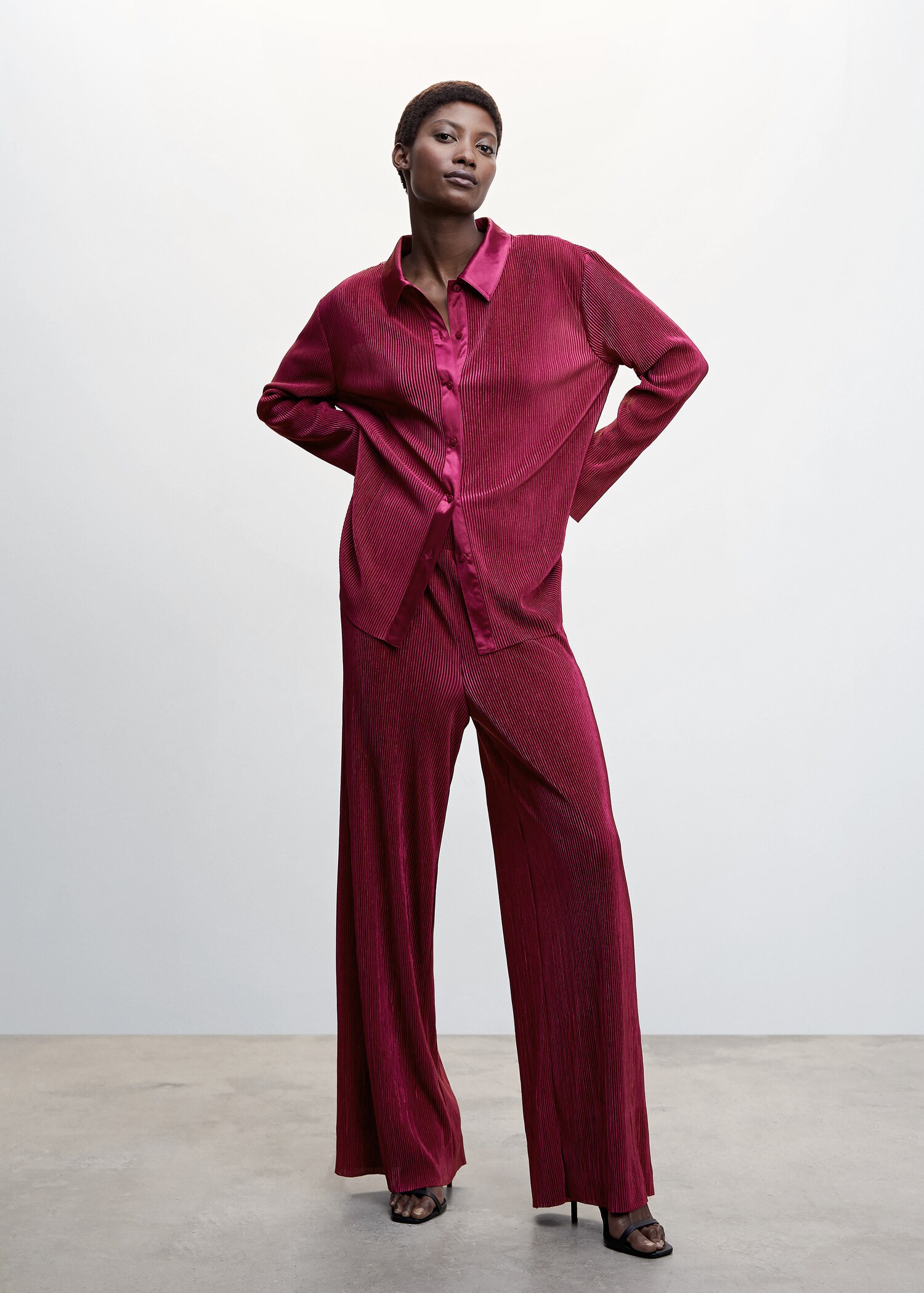 Pleated palazzo trousers - General plane